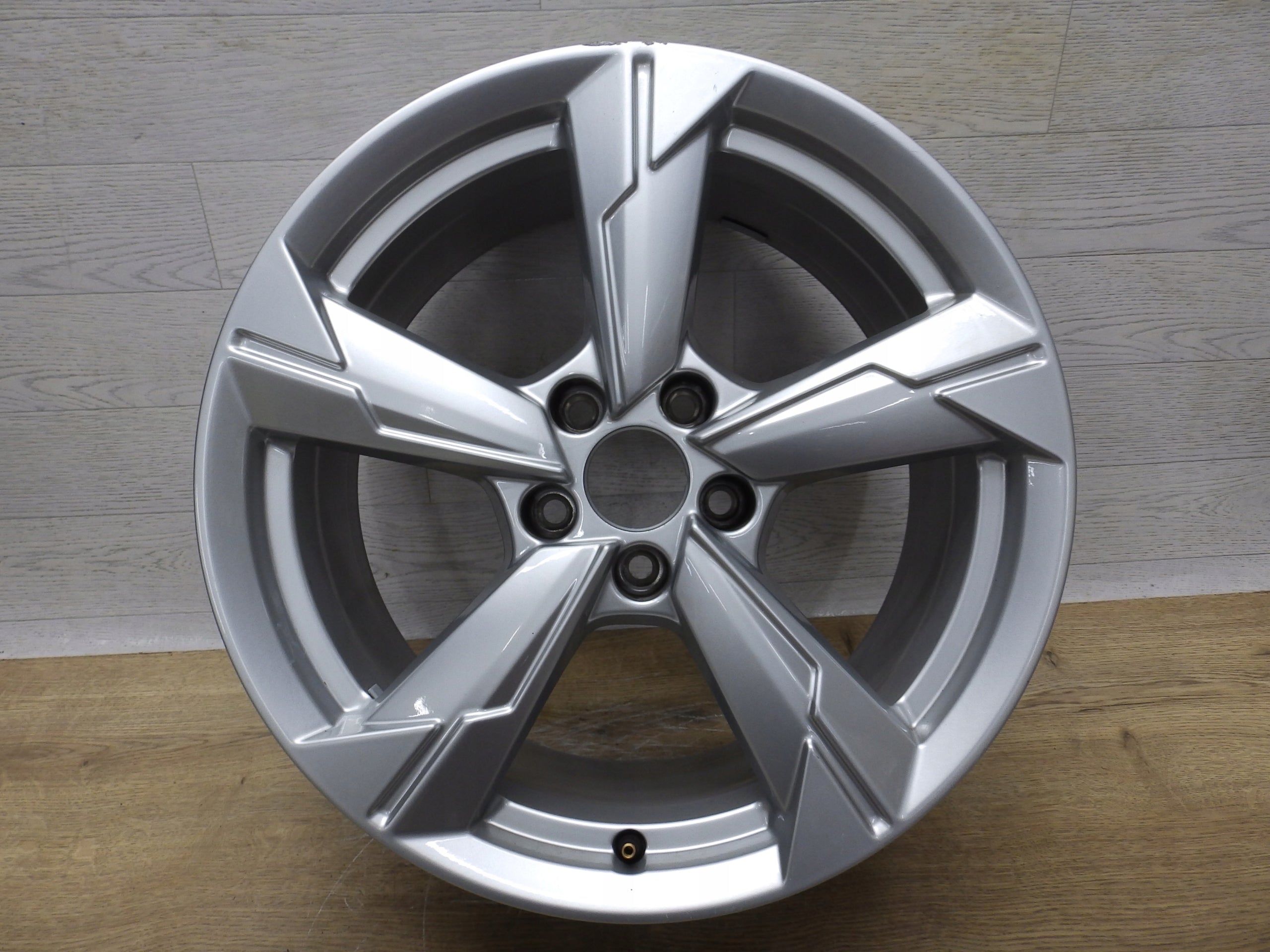  1x Alu Felge Audi A6 Aluminum rim 18 Zoll 8.0J 5x112 39ET 4K0601025D product image