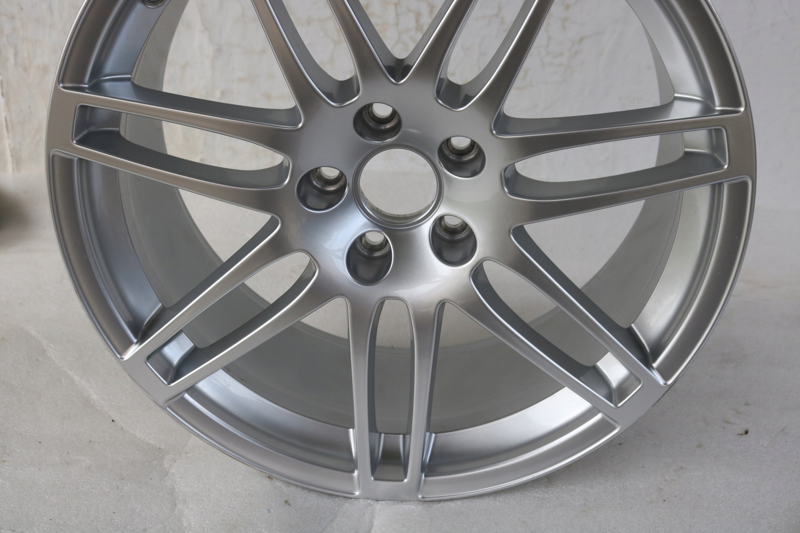 1x Alu Felge Audi A6 Aluminum rim 19 Zoll 8.5J 5x112 4F0601025DG