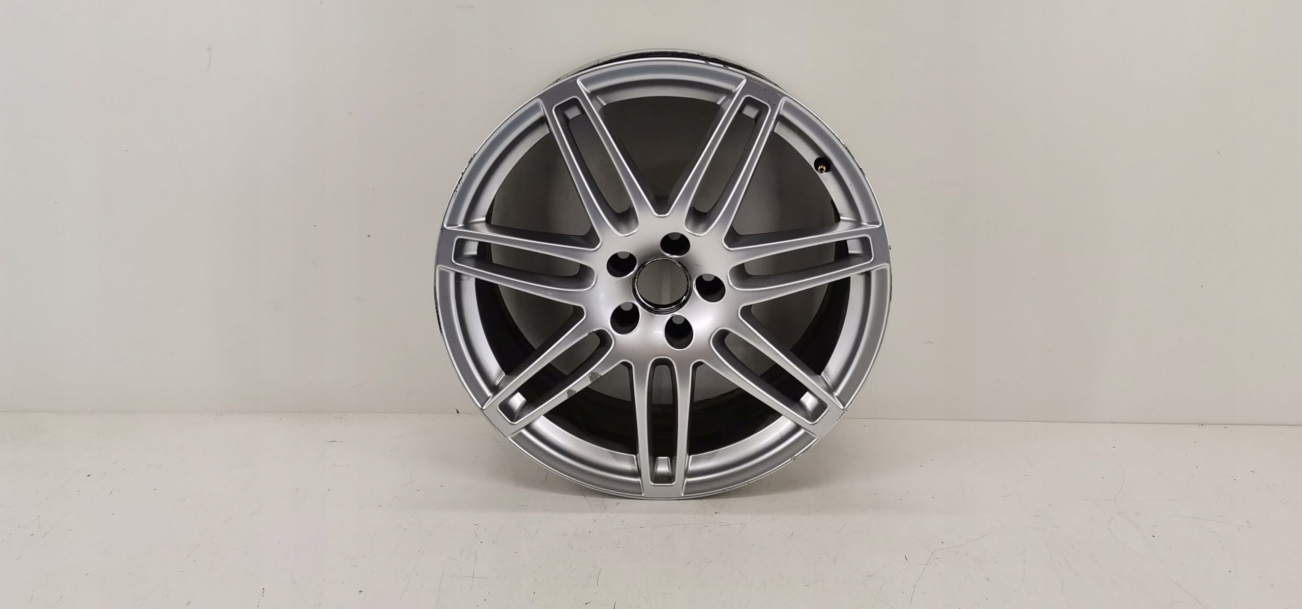 1x Alu Felge Audi A6 Aluminum rim 19 Zoll 8.5J 5x112 -45ET 4G0601025S