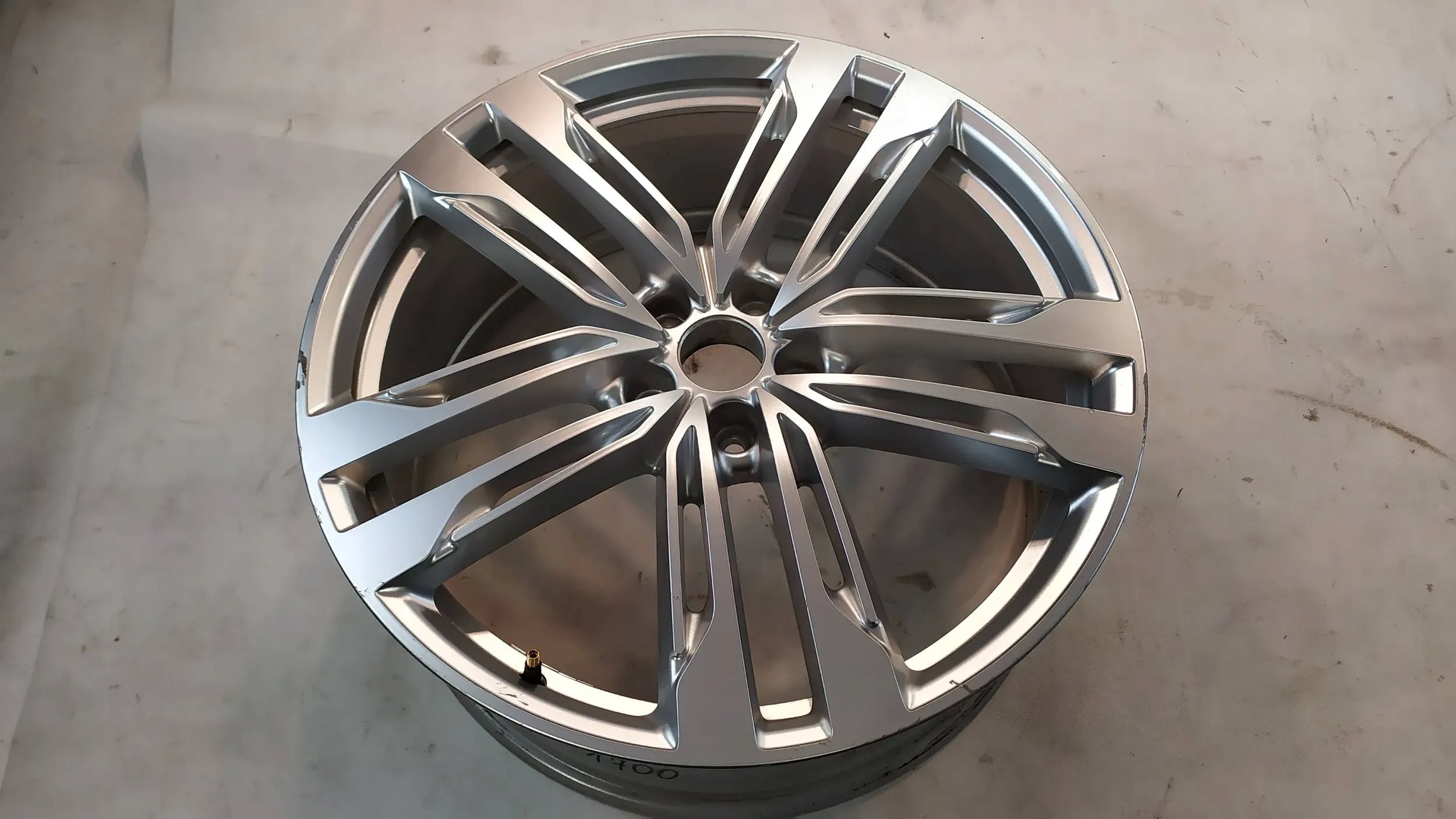  1x Alu Felge Audi A6 Aluminum rim 21 Zoll 8.5J 5x112 43ET 4K0601025AP product image