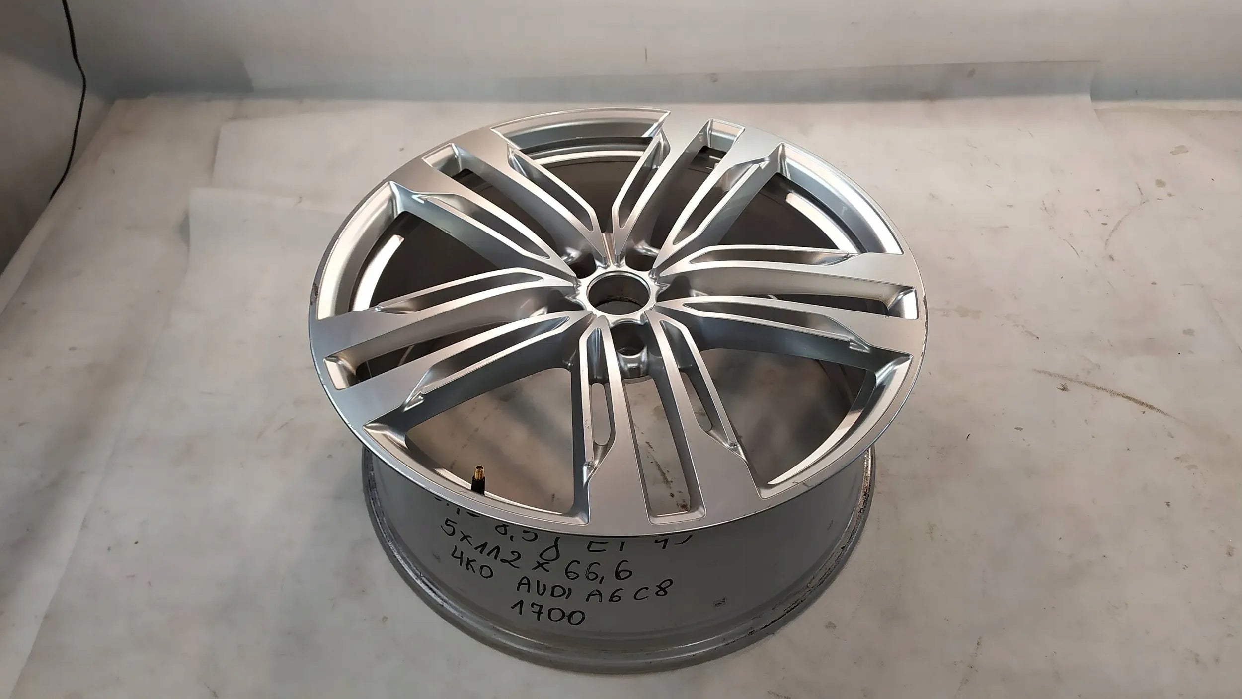 1x Alu Felge Audi A6 Aluminum rim 21 Zoll 8.5J 5x112 43ET 4K0601025AP