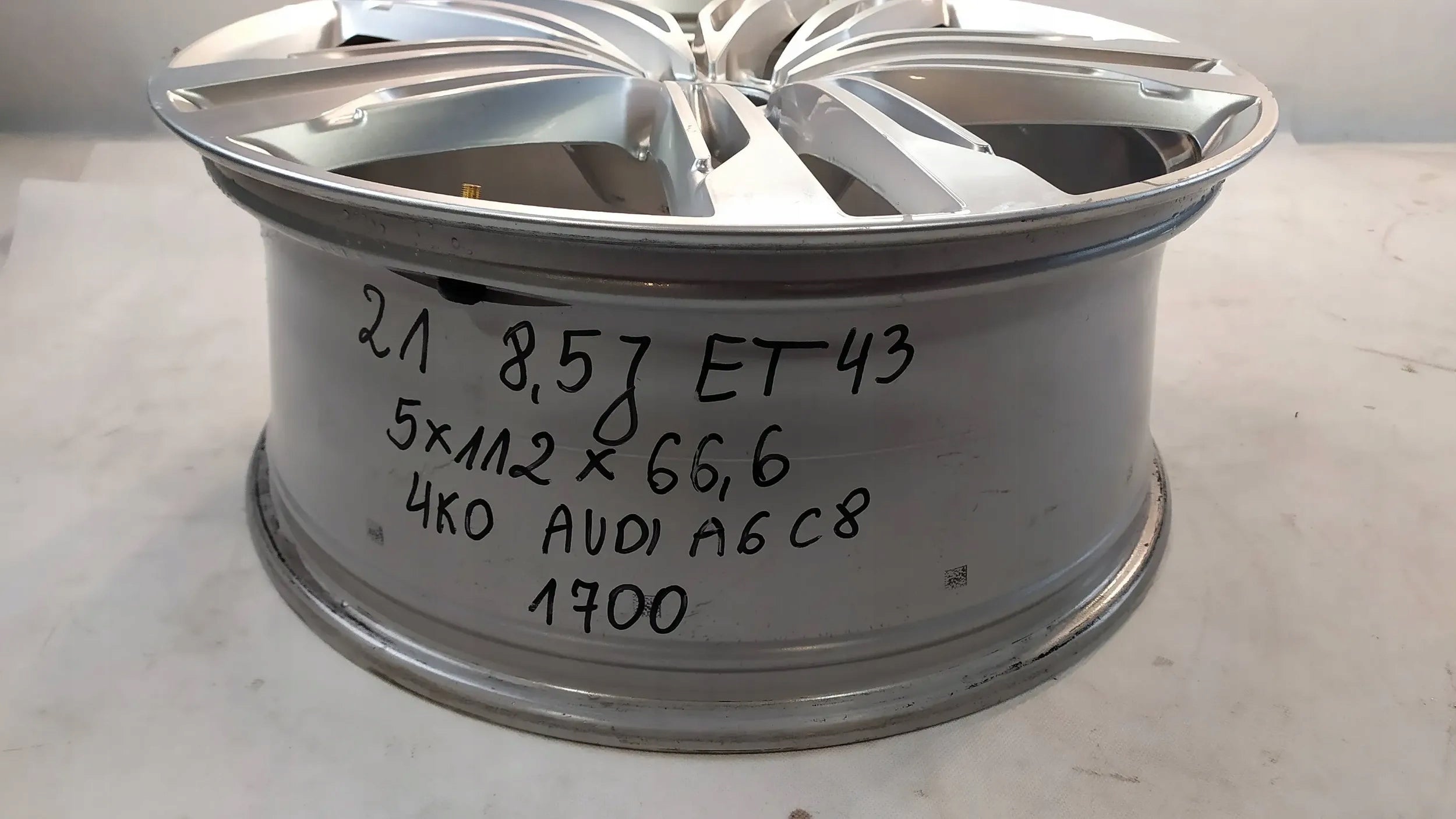 1x Alu Felge Audi A6 Aluminum rim 21 Zoll 8.5J 5x112 43ET 4K0601025AP