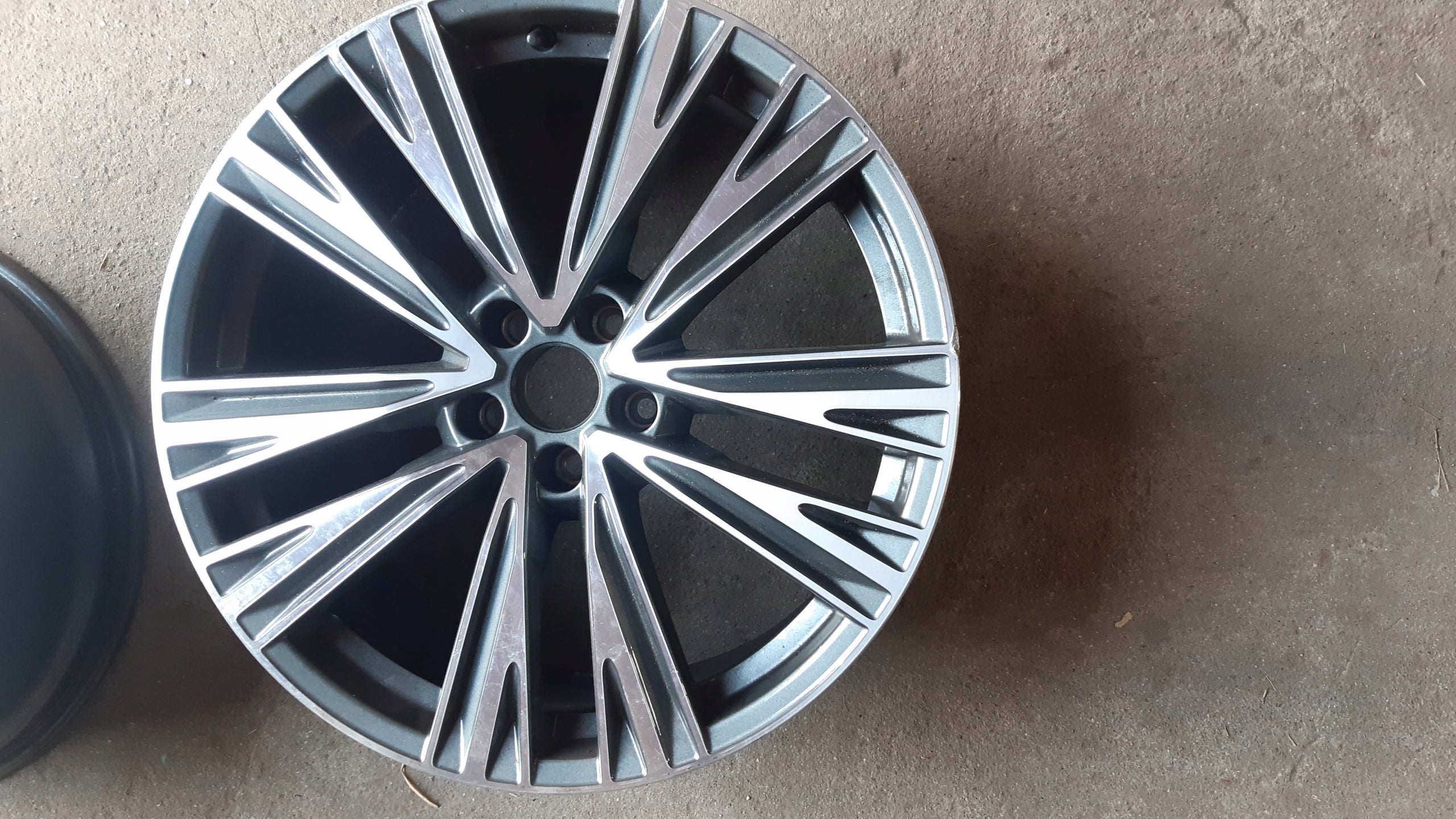  1x Alu Felge Audi A6 Aluminum rim 20 Zoll 8.5J 5x112 43ET 4K0601025J product image