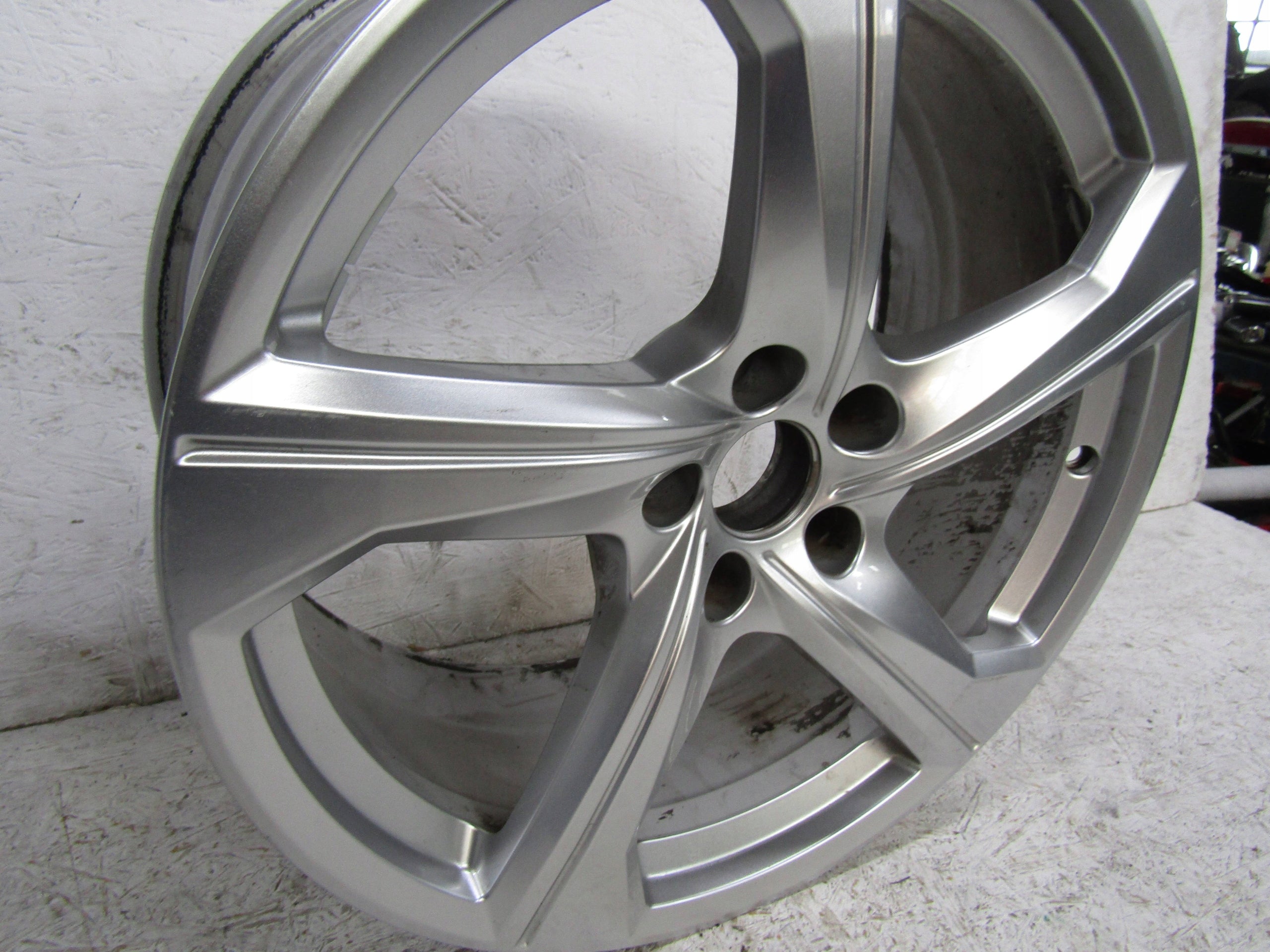 1x Alu Felge Audi A6 Aluminum rim 19 Zoll 8.5J 5x112 40ET 4K0601025AJ