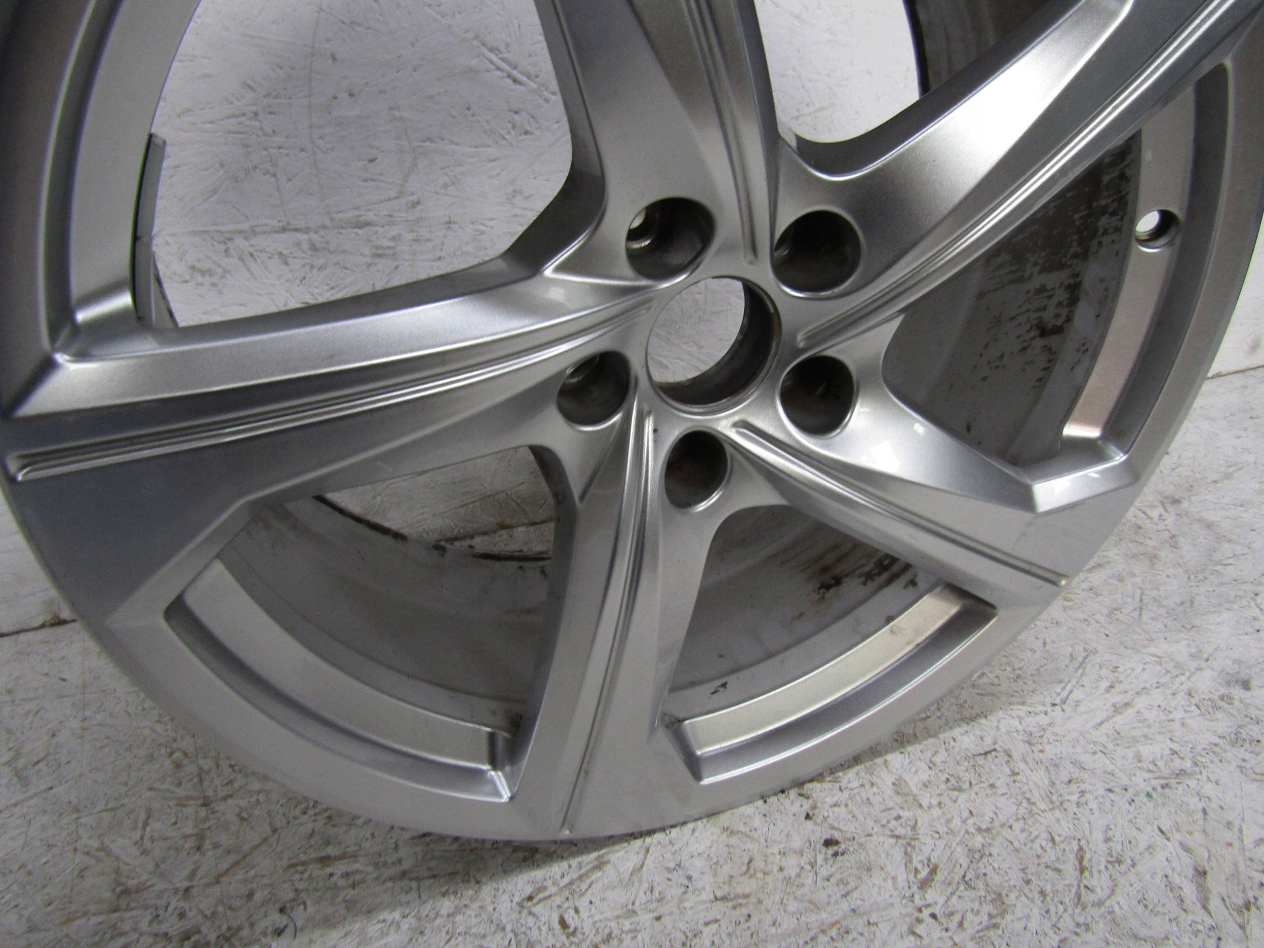 1x Alu Felge Audi A6 Aluminum rim 19 Zoll 8.5J 5x112 40ET 4K0601025AJ