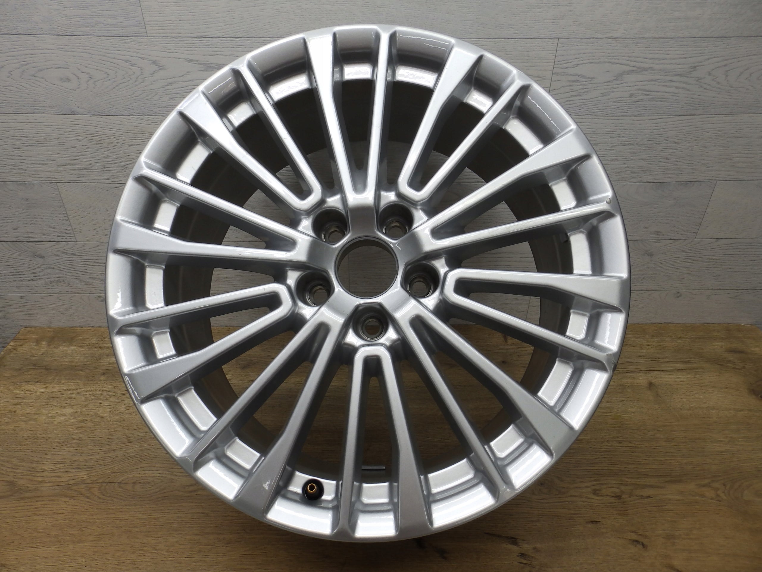  1x Alu Felge Audi A6 Aluminum rim 18 Zoll 8.0J 5x112 39ET 4K0601025C product image