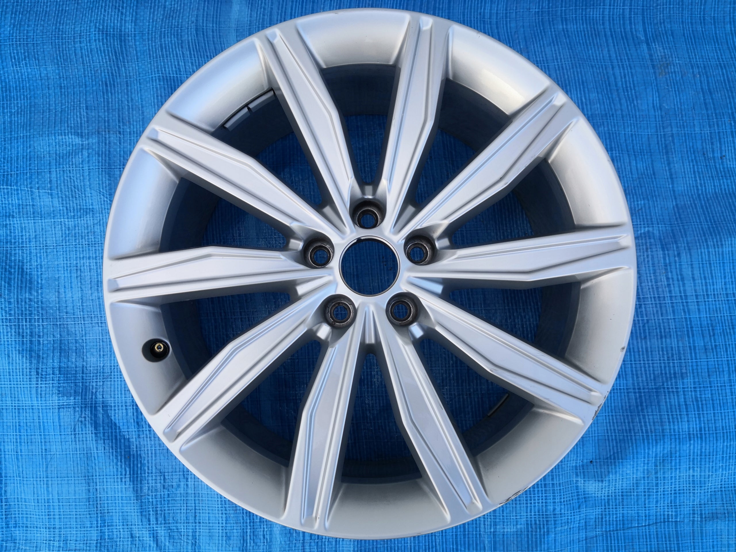 1x Alu Felge Audi A6 Aluminum rim 19 Zoll 8.5J 5x112 40ET 4K0601025G