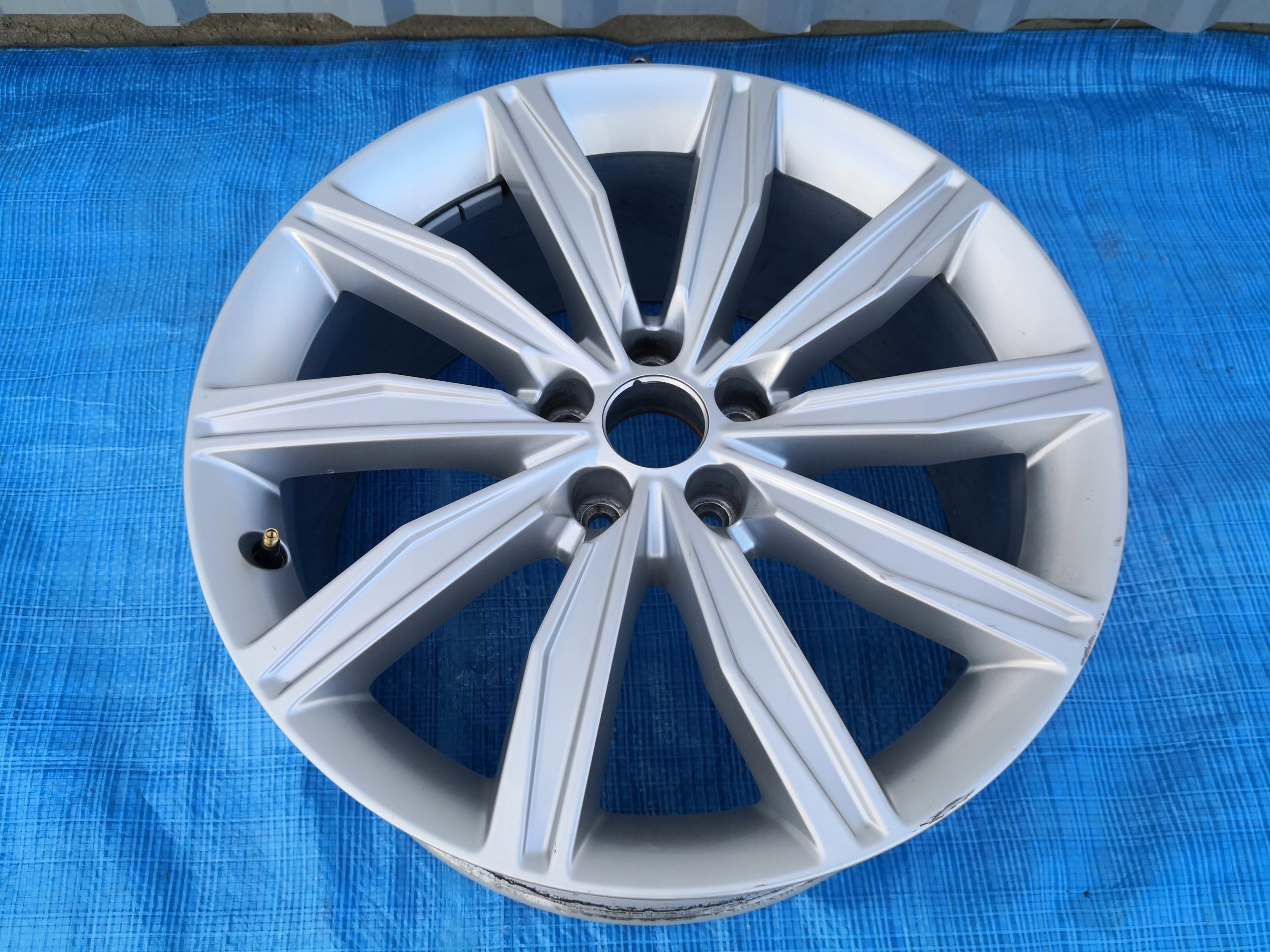 1x Alu Felge Audi A6 Aluminum rim 19 Zoll 8.5J 5x112 40ET 4K0601025G