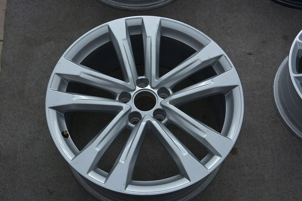 1x Alu Felge Audi A7 Aluminum rim 19 Zoll 8.5J 5x112 45ET 4G0601025CQ