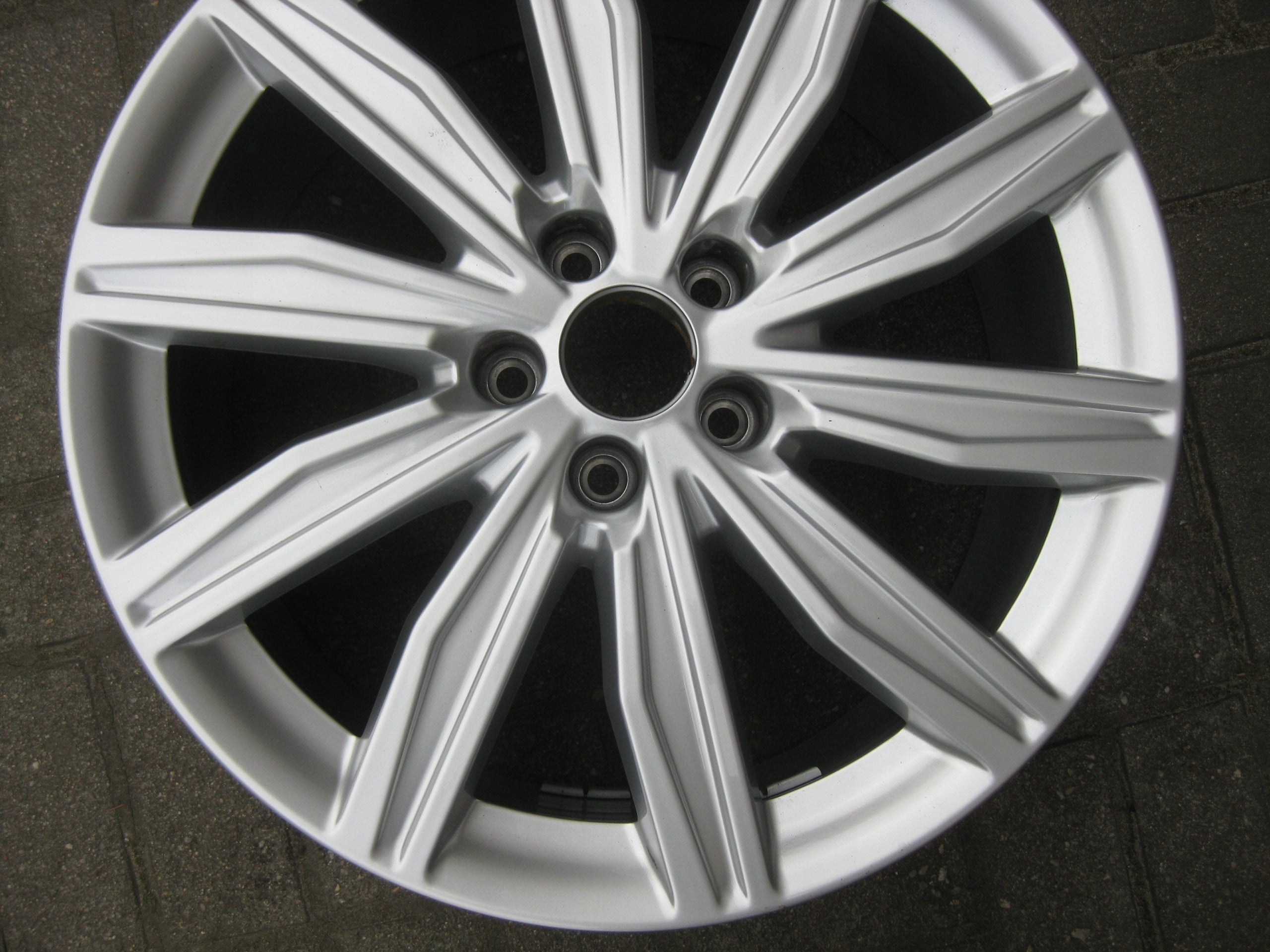 1x Alu Felge Audi A6 Aluminum rim 19 Zoll 8.0J 5x112 39ET