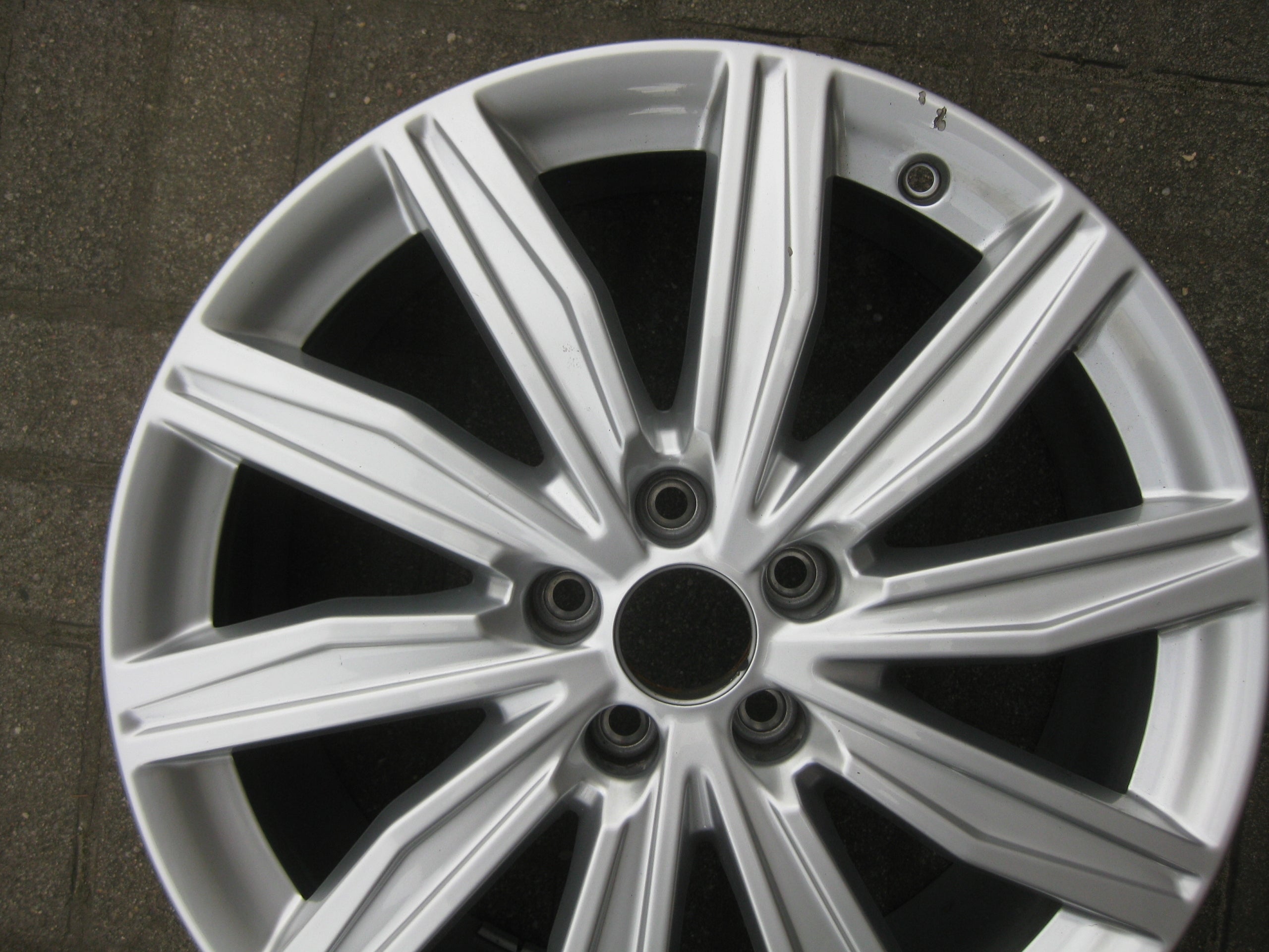 1x Alu Felge Audi A6 Aluminum rim 19 Zoll 8.0J 5x112 39ET