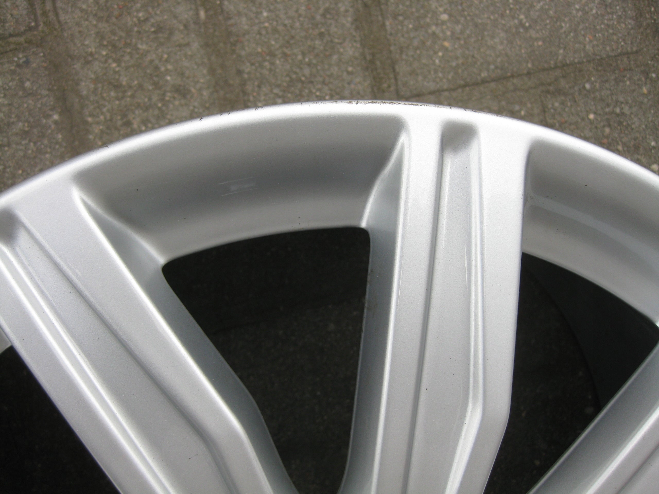 1x Alu Felge Audi A6 Aluminum rim 19 Zoll 8.0J 5x112 39ET