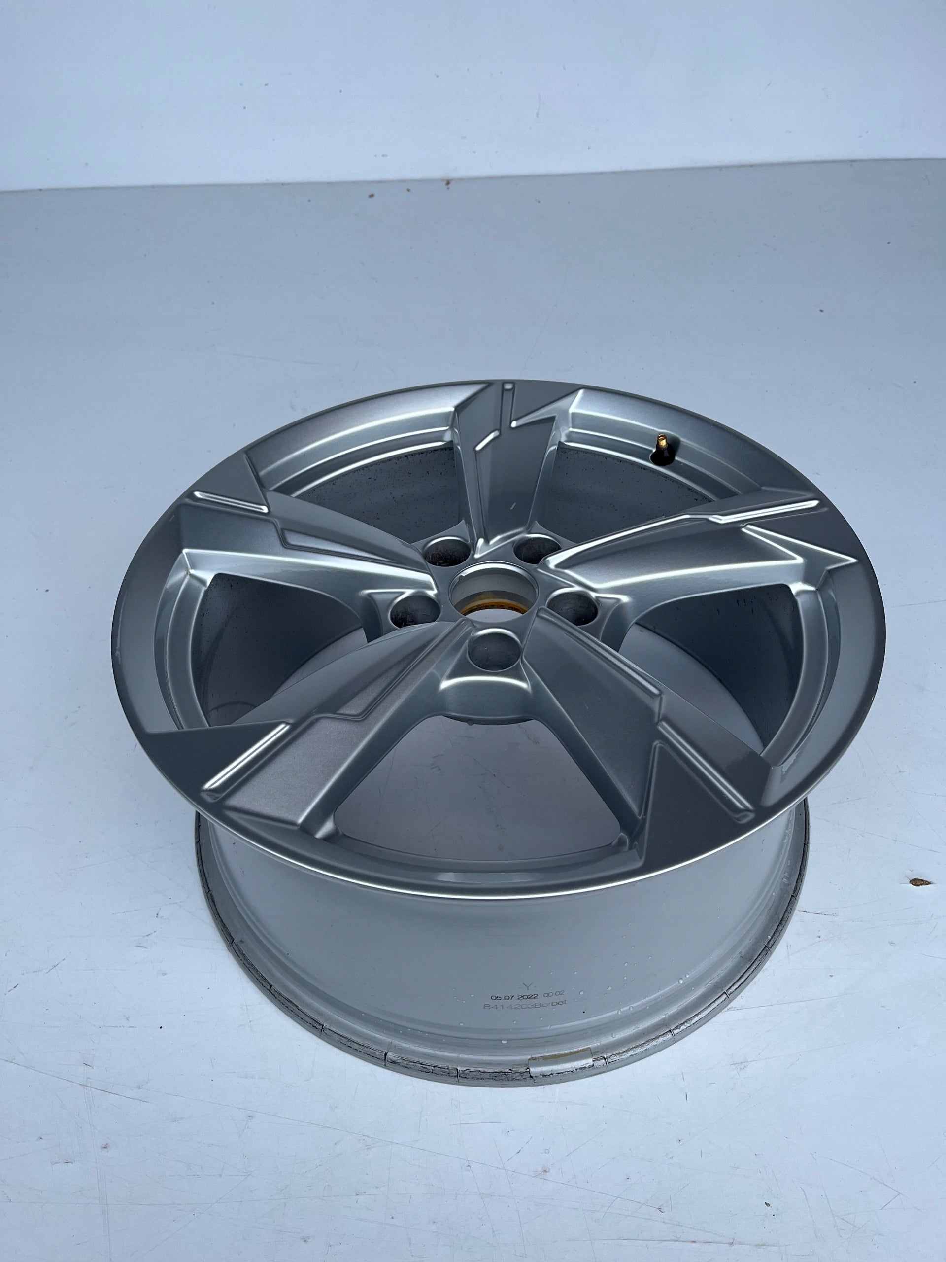 1x Alu Felge Audi A6 Aluminum rim 18 Zoll 8.0J 5x112 39ET 4K0601025D