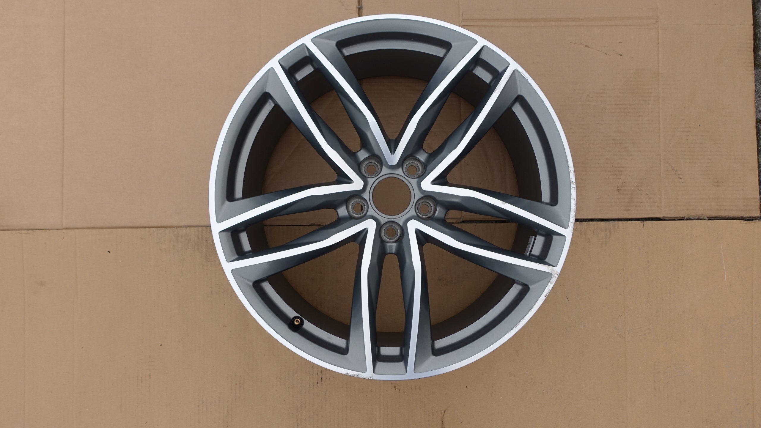  1x Alu Felge Audi A6 Aluminum rim 20 Zoll 8.5J 5x112 4G9601025N product image