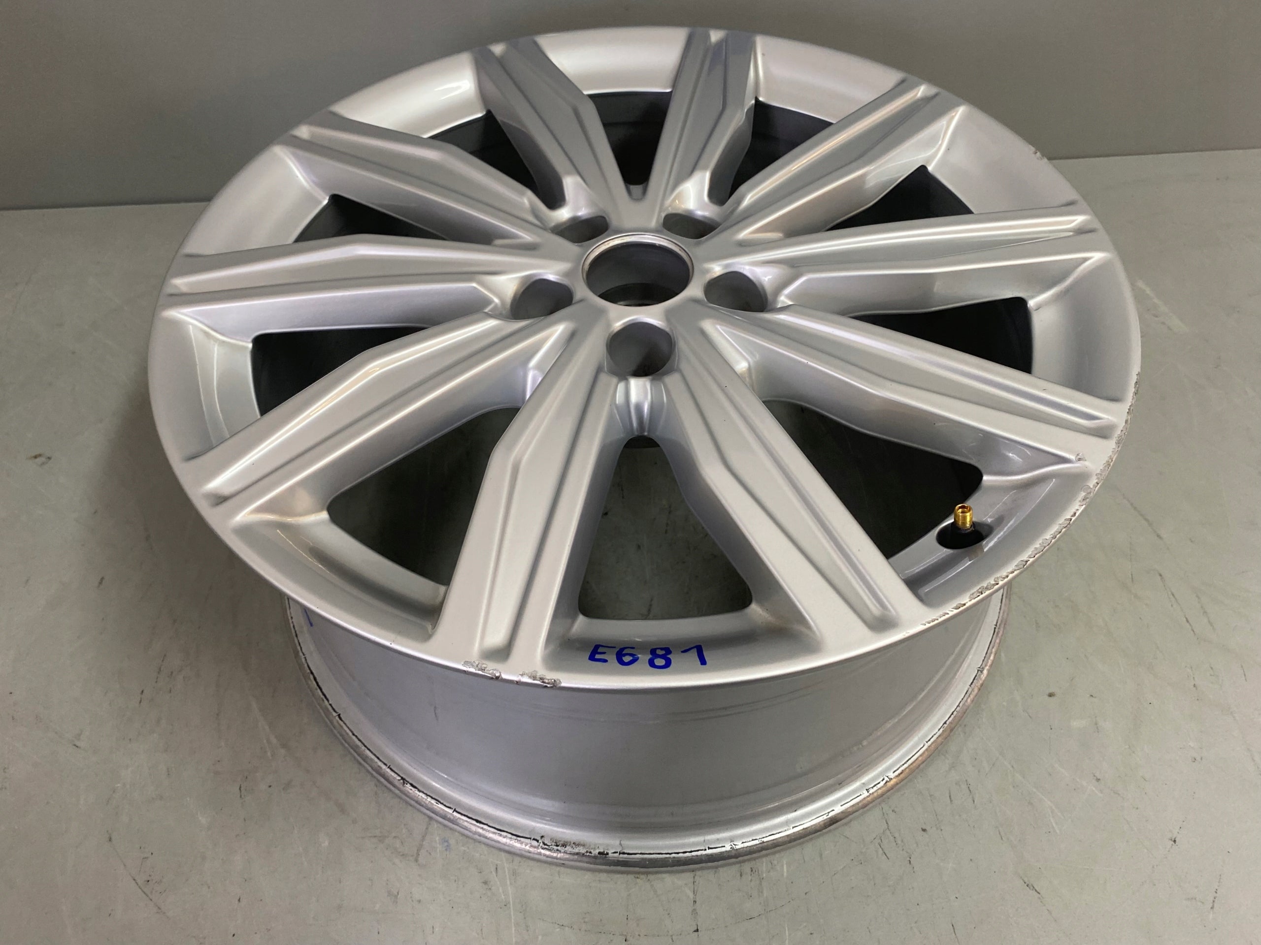 1x Alu Felge Audi A6 Aluminum rim 19 Zoll 8.0J 5x112 39ET 4K0601025M