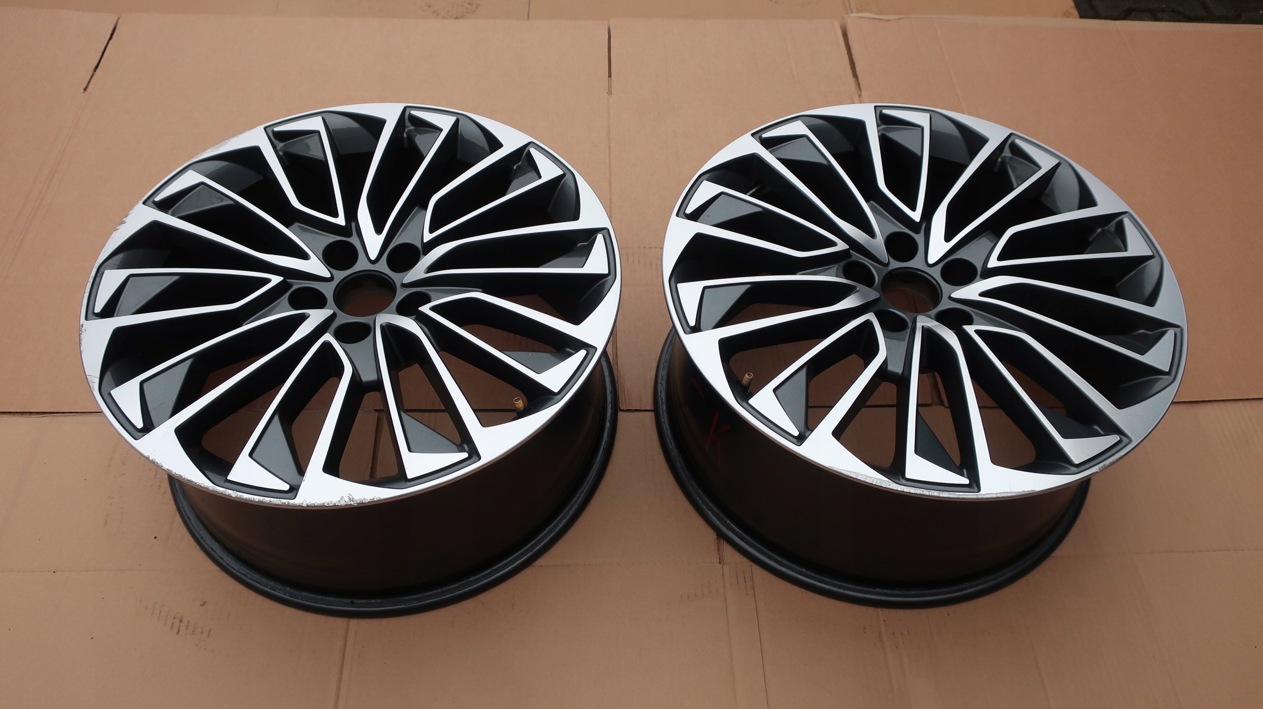 1x Alu Felge Audi A6 Aluminum rim 19 Zoll 8.5J 5x112 40ET 4K0601025BD