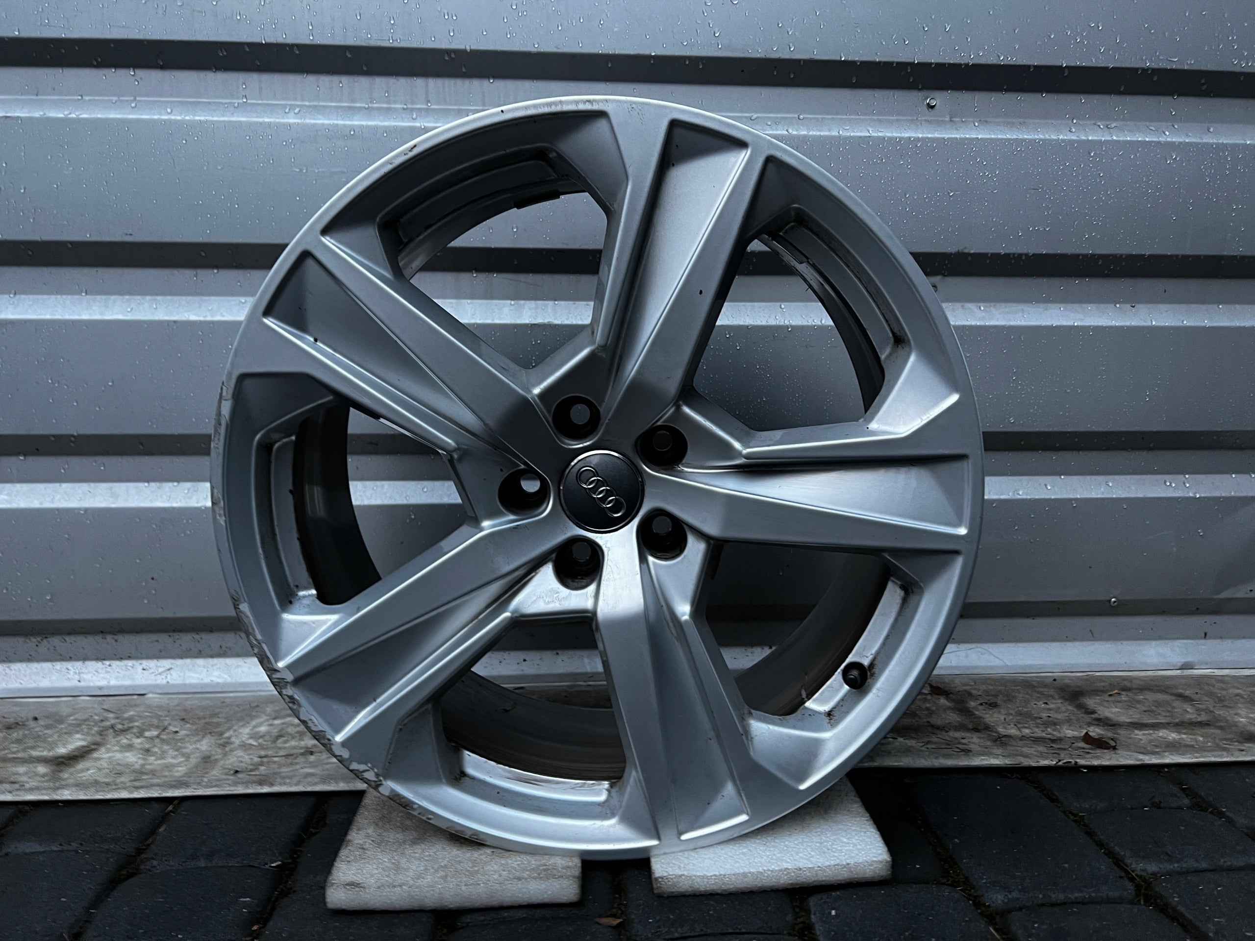 1x Alu Felge Audi A7 Aluminum rim 19 Zoll 8.0J 5x112 27ET