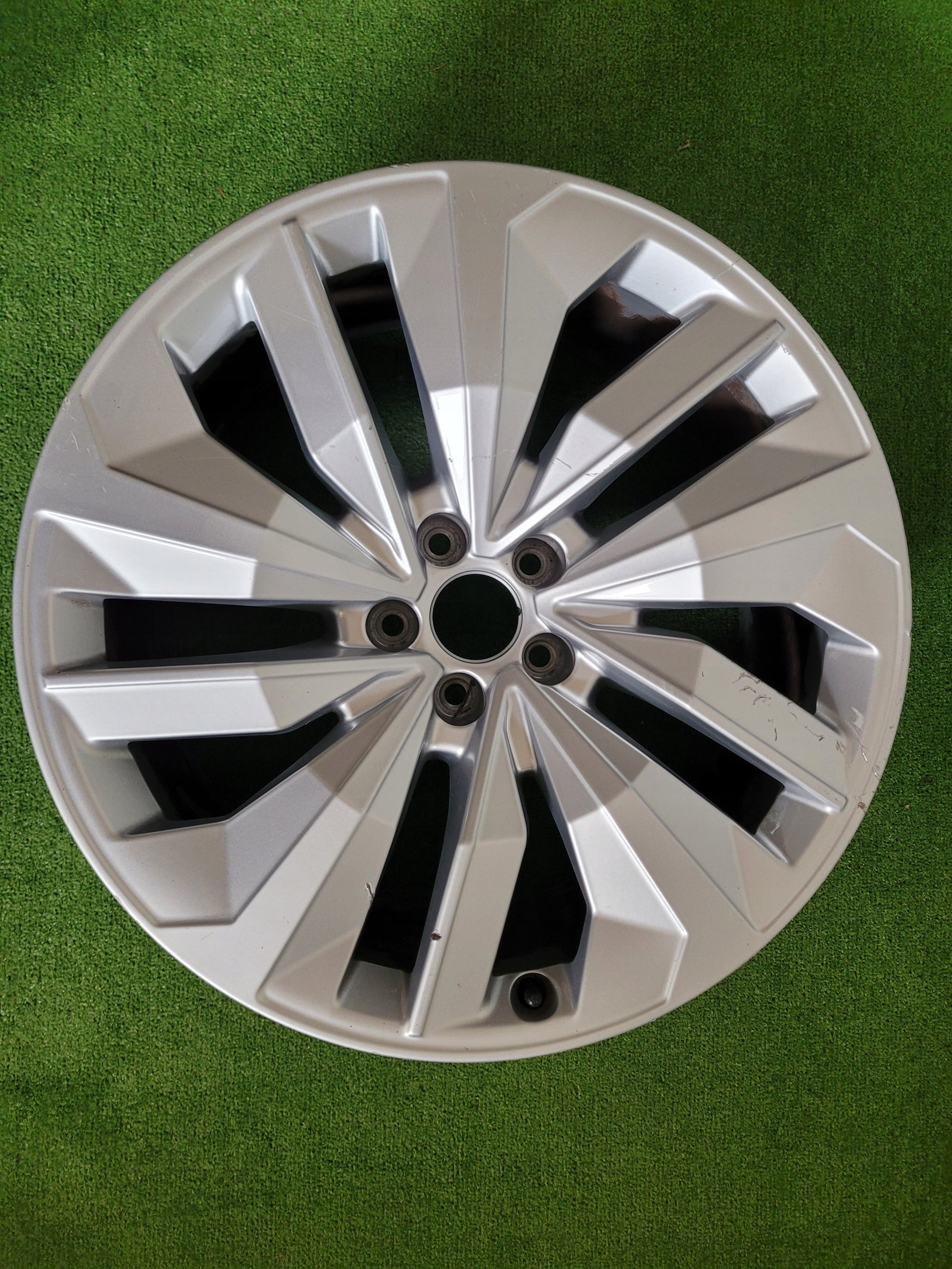  1x Alu Felge Audi A2 Aluminum rim 20 Zoll 9.0J 5x112 4KE601025N product image