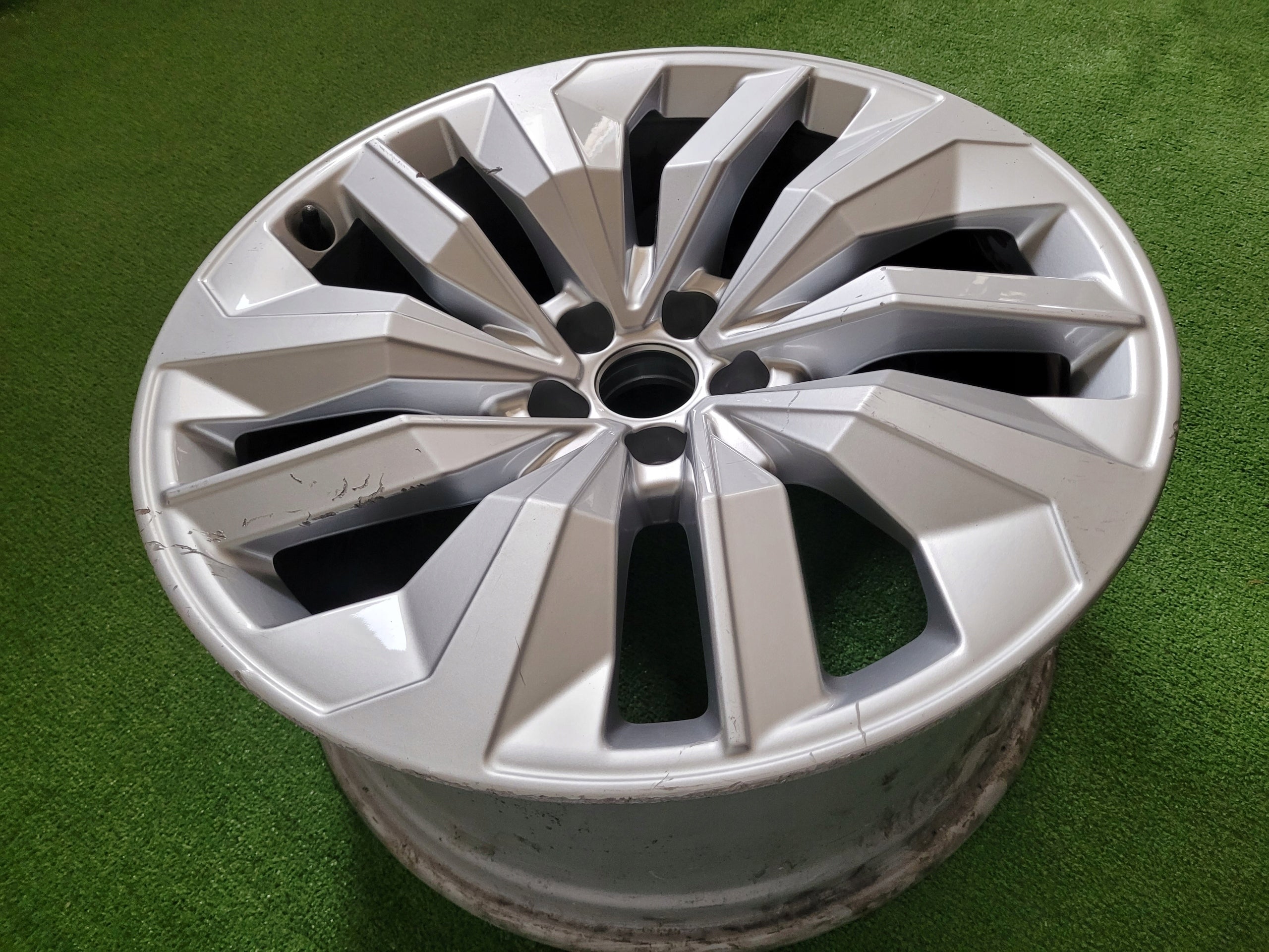 1x Alu Felge Audi A2 Aluminum rim 20 Zoll 9.0J 5x112 4KE601025N