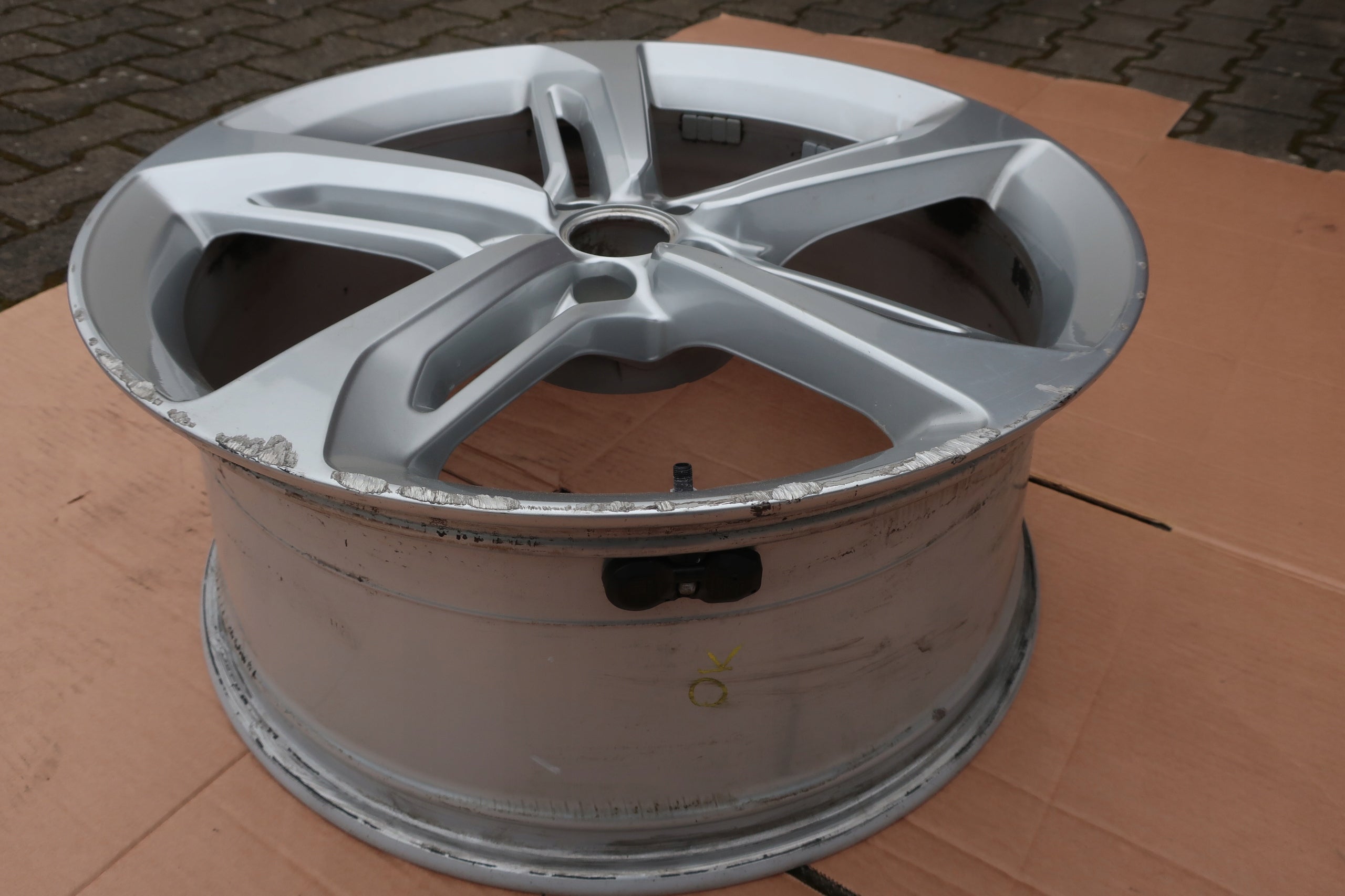 1x Alu Felge Audi A7 Aluminum rim 21 Zoll 9.0J 5x112 35ET 4G8601025AM