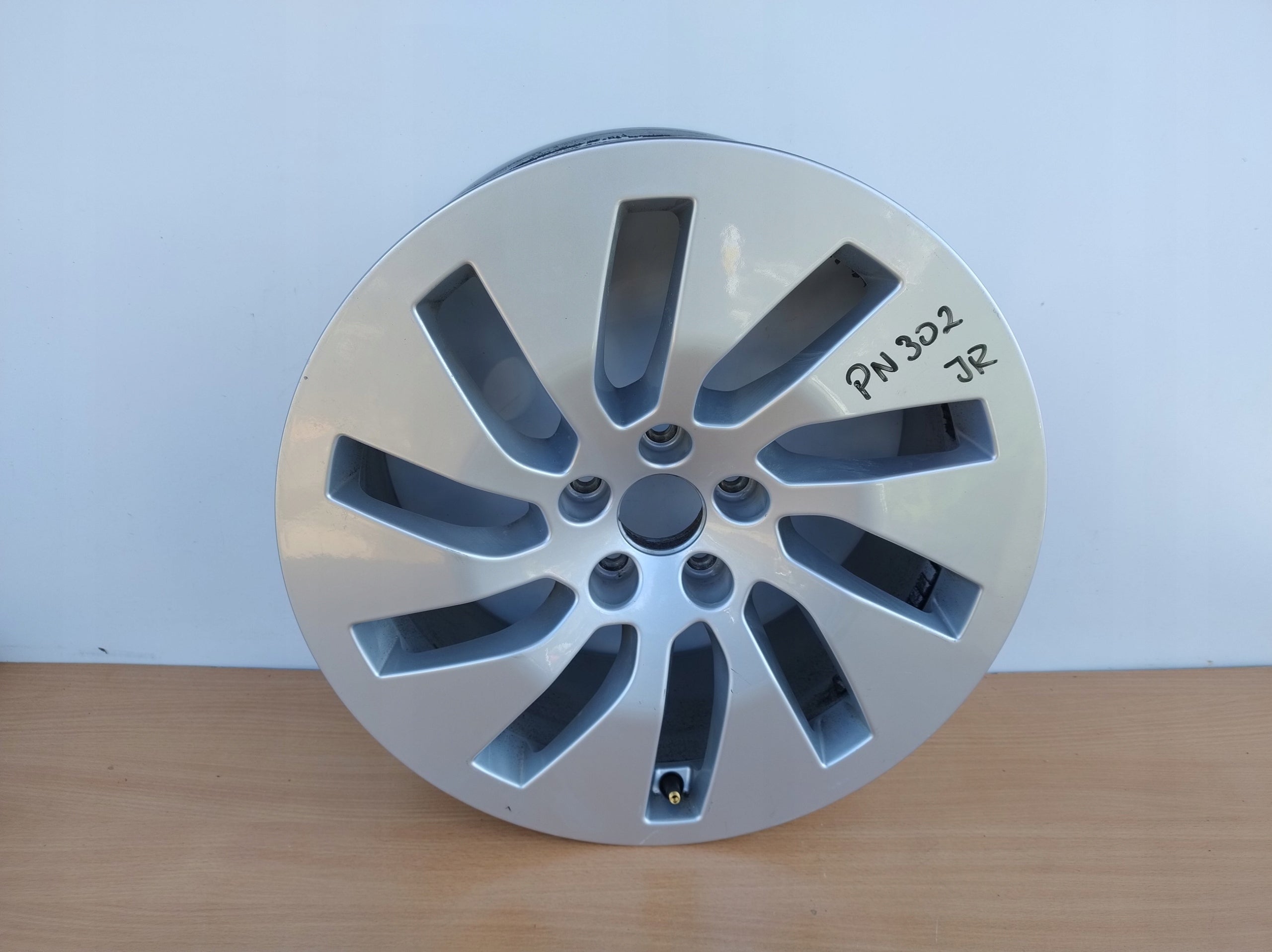 1x Alu Felge Audi A7 Aluminum rim 18 Zoll 8.0J 5x112 26ET 4K8601025AB