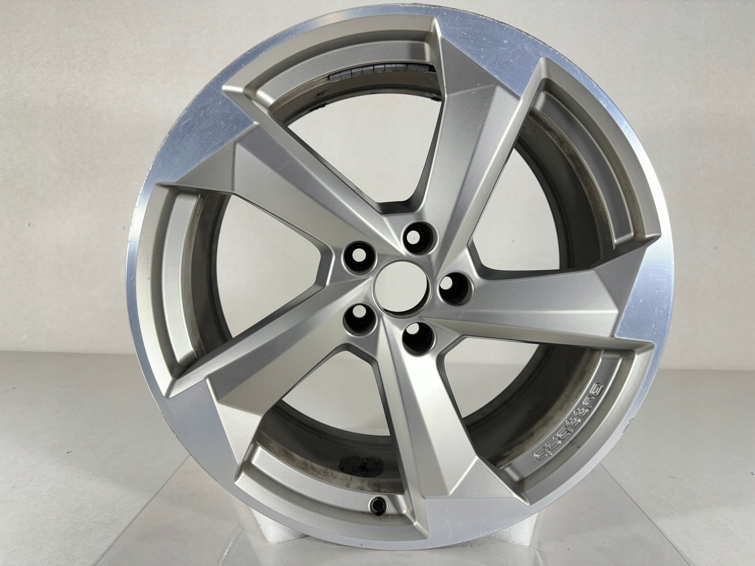  1x Alu Felge Audi A8 S8 Aluminum rim 20 Zoll 9.0J 5x112 37ET 4H0601025DB product image