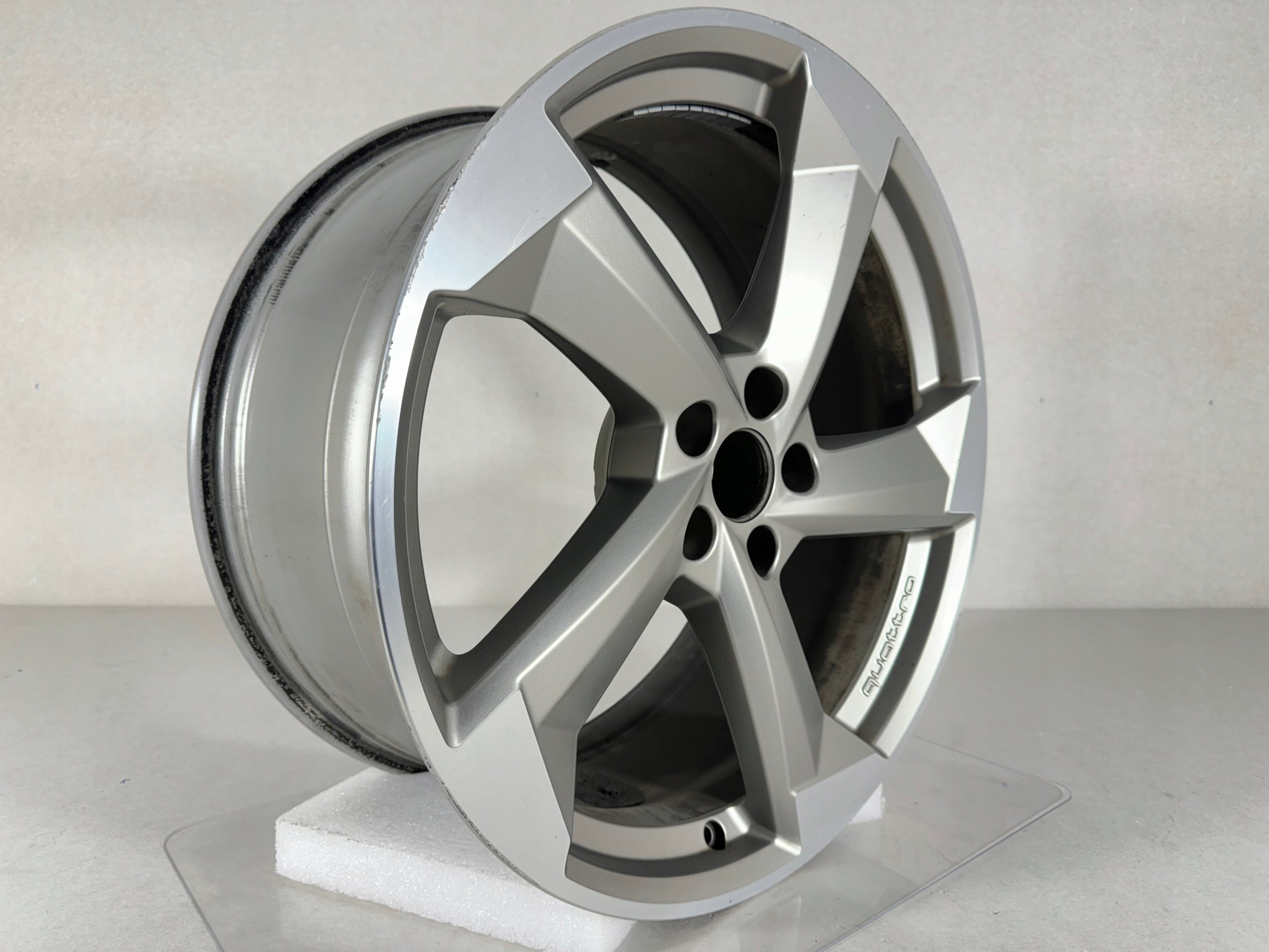 1x Alu Felge Audi A8 S8 Aluminum rim 20 Zoll 9.0J 5x112 37ET 4H0601025DB