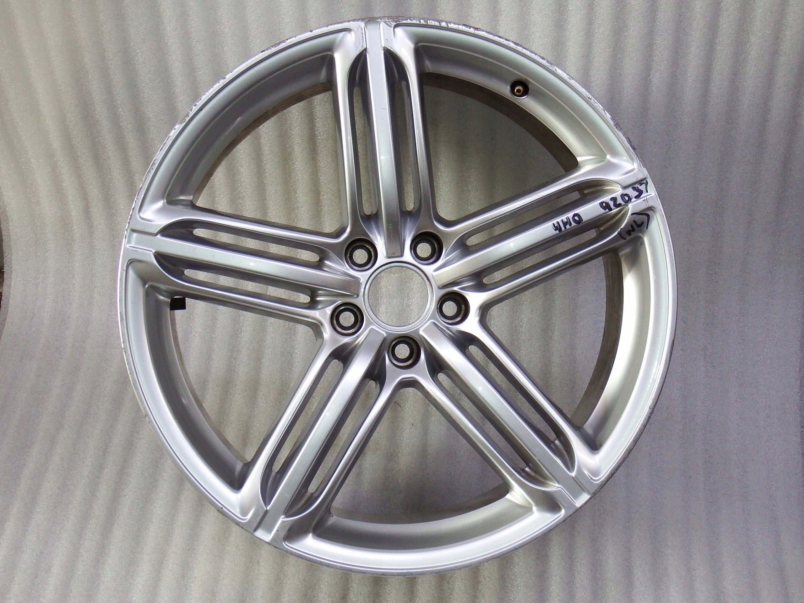  1x Alu Felge Audi A8 S8 Aluminum rim 20 Zoll 9.0J 5x112 37ET 4H0601025T product image