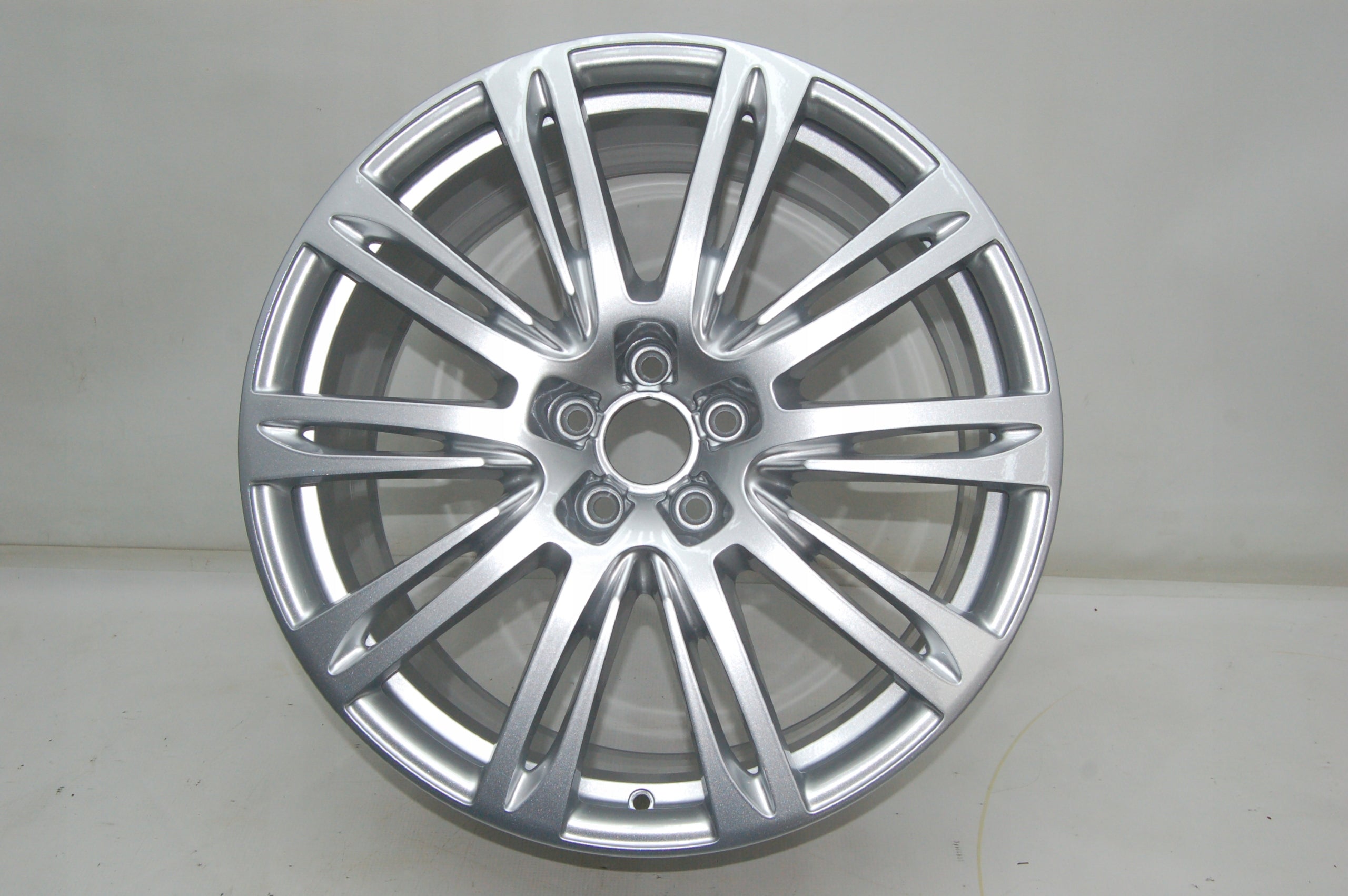  1x Alu Felge Audi A8 S8 Aluminum rim 20 Zoll 9.0J 5x112 37ET 4H0601025N product image