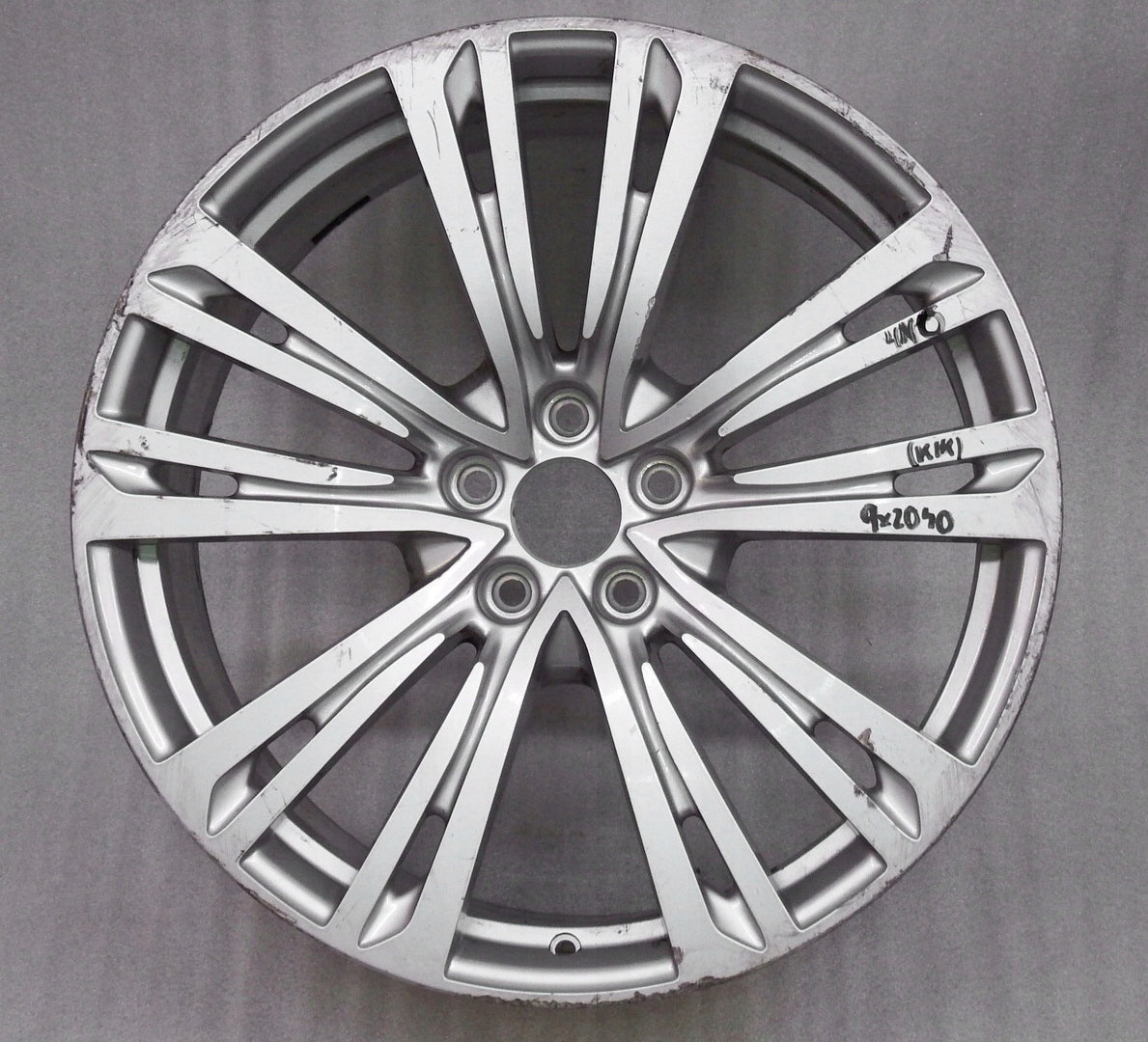 1x Alu Felge Audi A8 S8 Aluminum rim 20 Zoll 9.0J 5x112 40ET 4N0601025Q