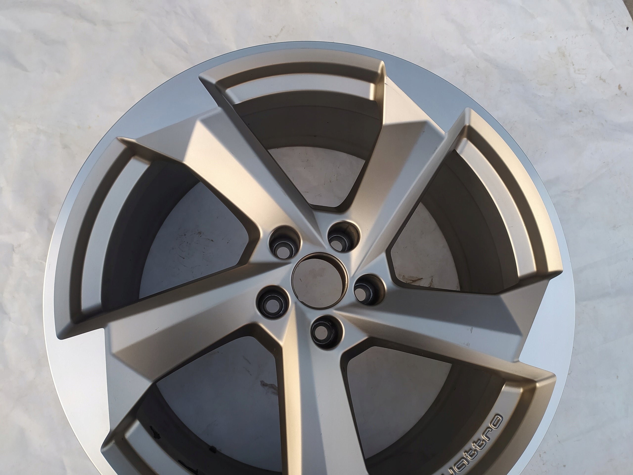 1x Alu Felge Audi A8 TT Aluminum rim 20 Zoll 9.0J 5x112 37ET 4H0601025DB