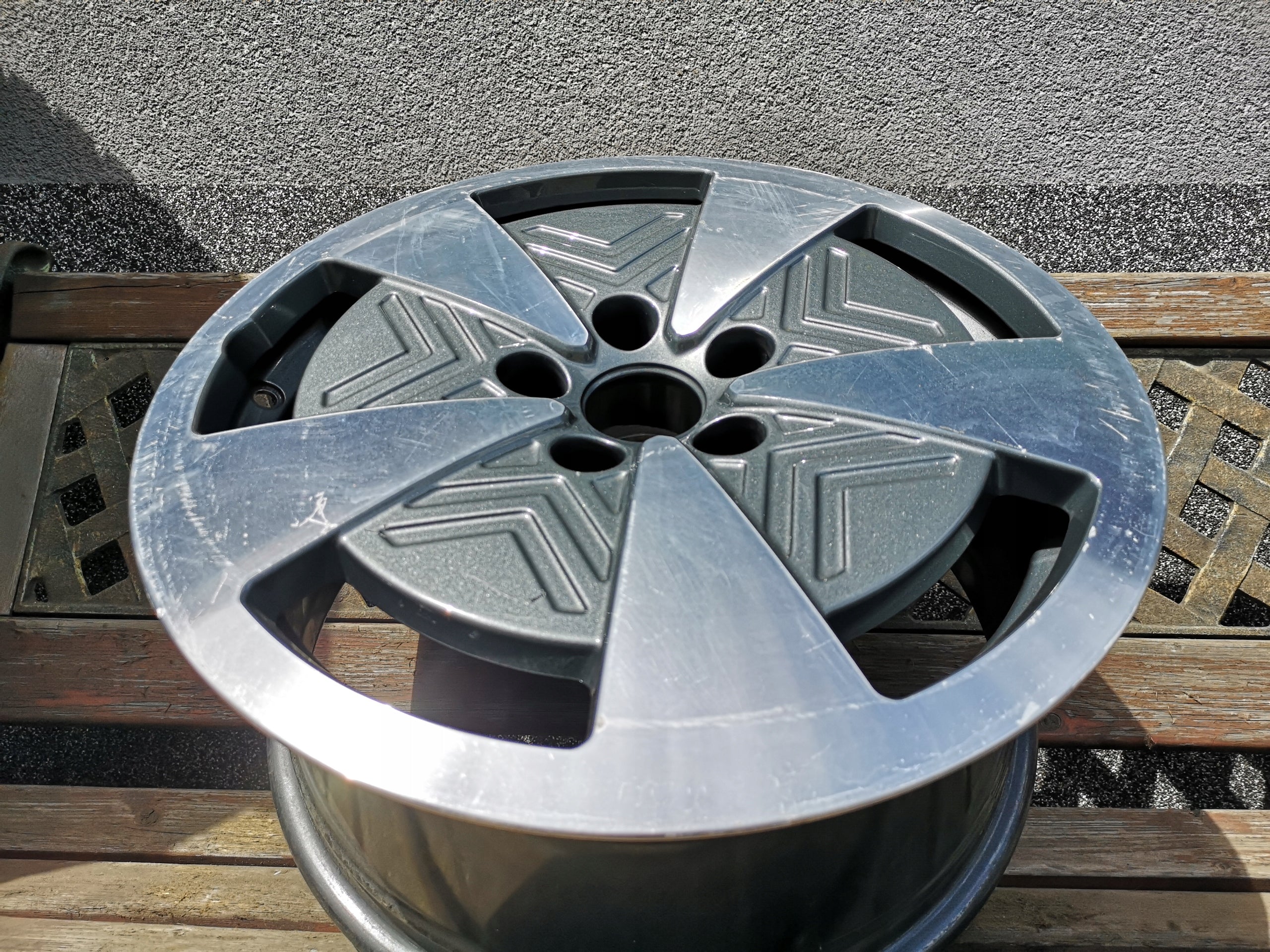 1x Alu Felge Audi A8 Aluminum rim 17 Zoll 8.0J 5x112 29ET 4N0601025