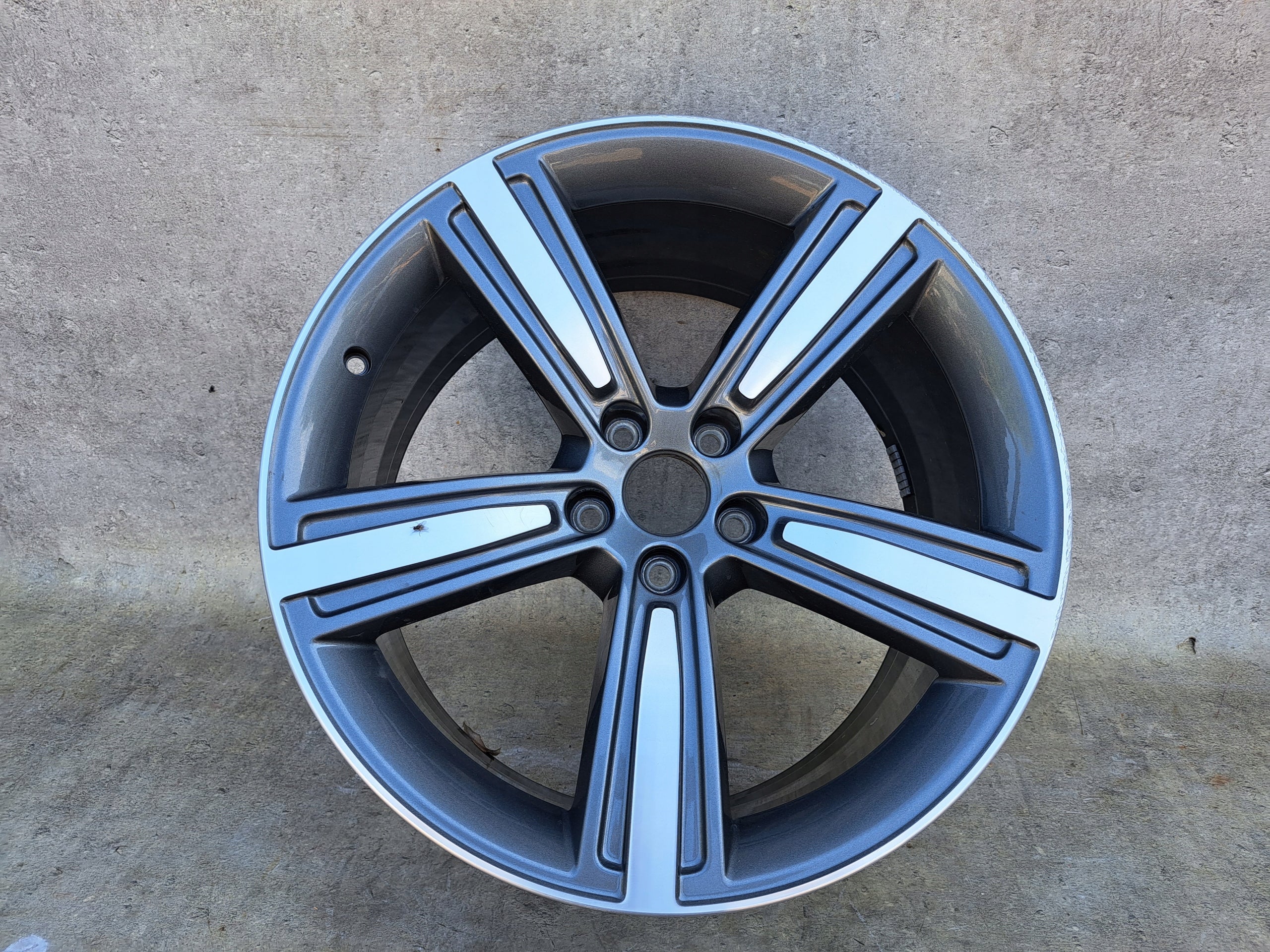 1x Alu Felge Audi A8 Aluminum rim 19 Zoll 9.0J 5x112 4N0601025N