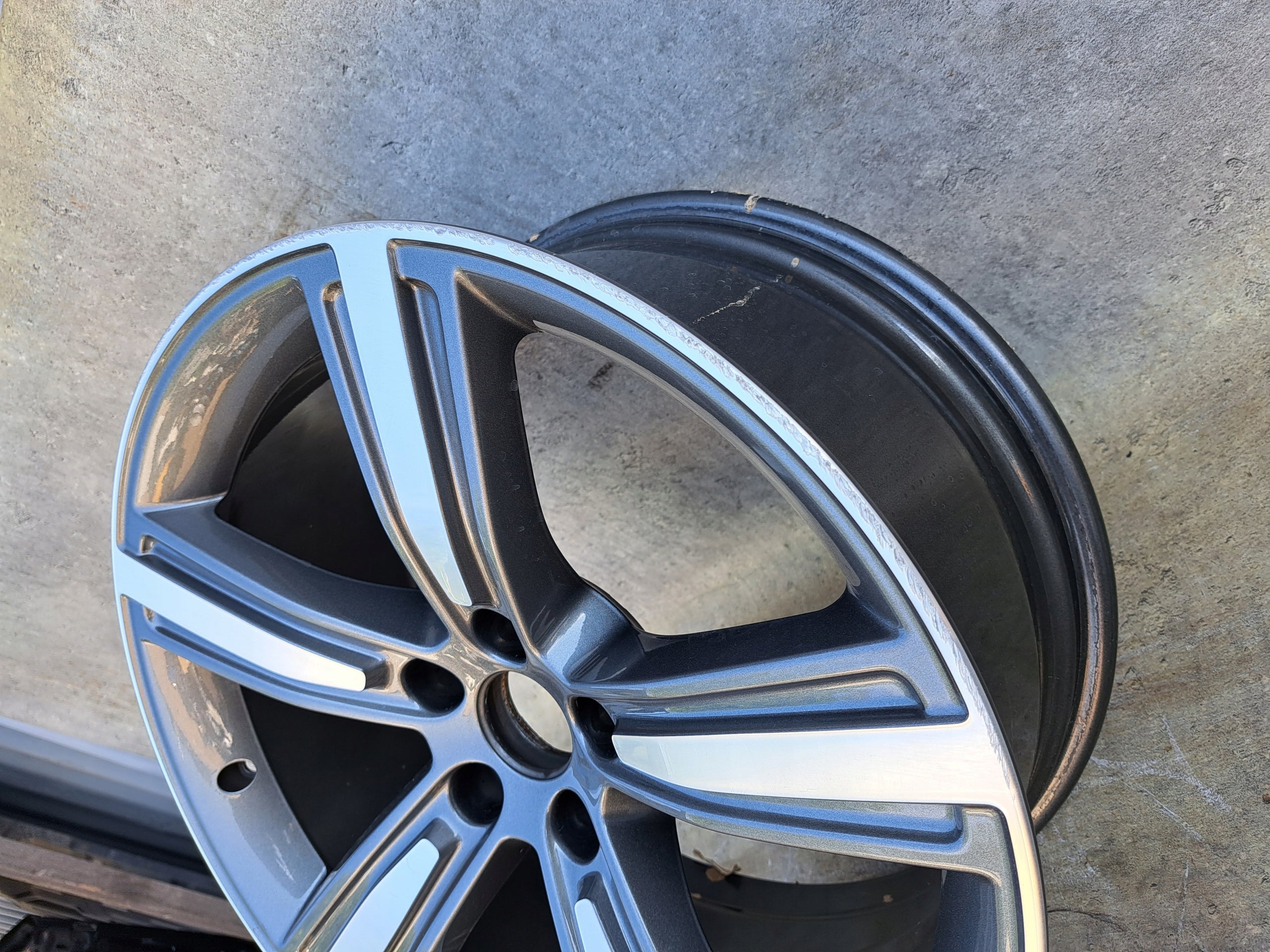 1x Alu Felge Audi A8 Aluminum rim 19 Zoll 9.0J 5x112 4N0601025N