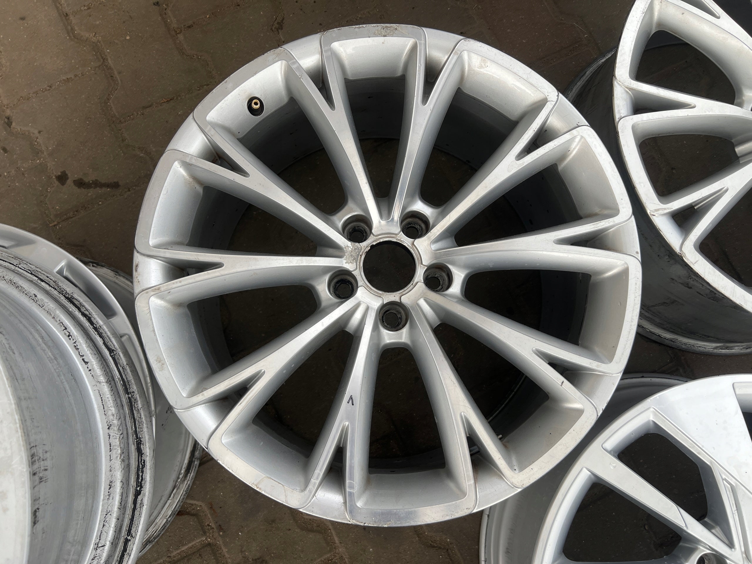 1x Alu Felge Audi A8 Aluminum rim 19 Zoll 9.0J 5x112 33ET 4H0601025G