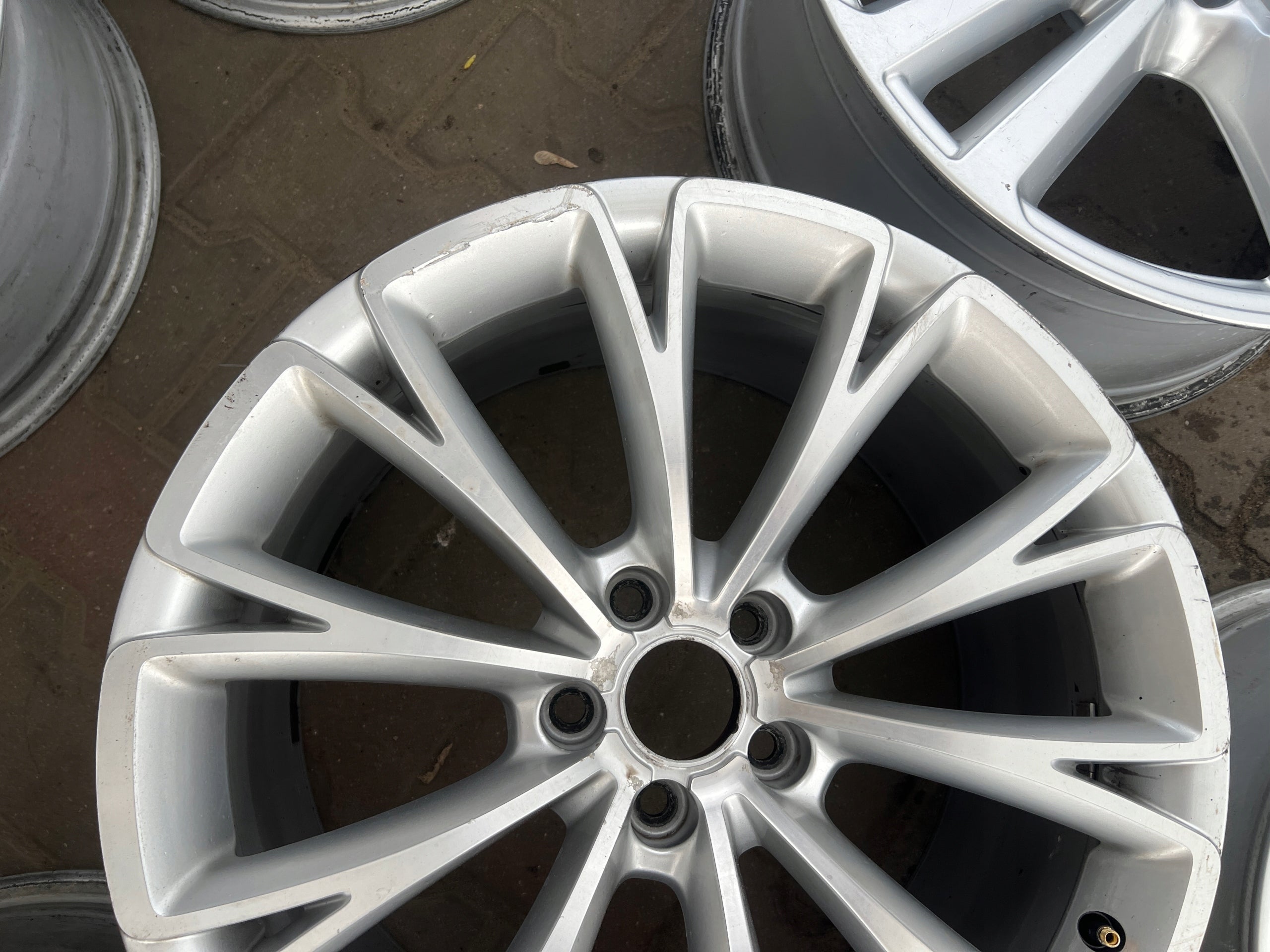 1x Alu Felge Audi A8 Aluminum rim 19 Zoll 9.0J 5x112 33ET 4H0601025G