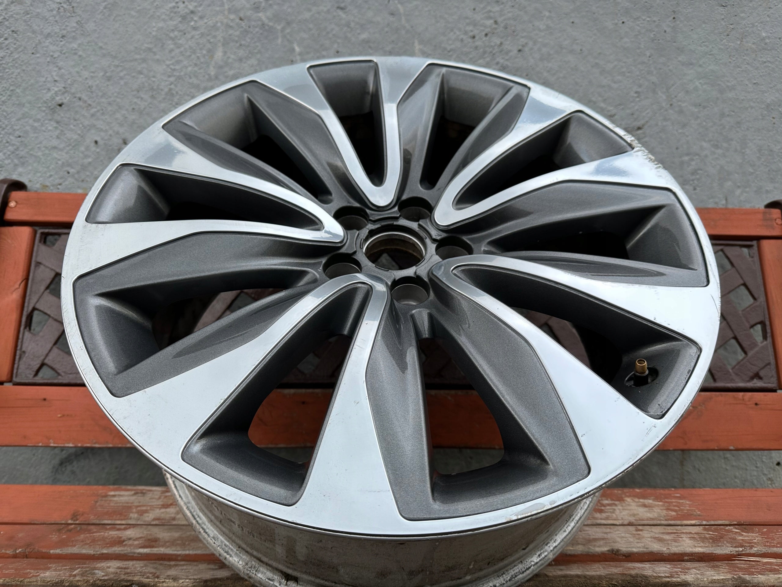 1x Alu Felge Audi A8 Aluminum rim 20 Zoll 9.0J 5x112 37ET 4H0601025AN