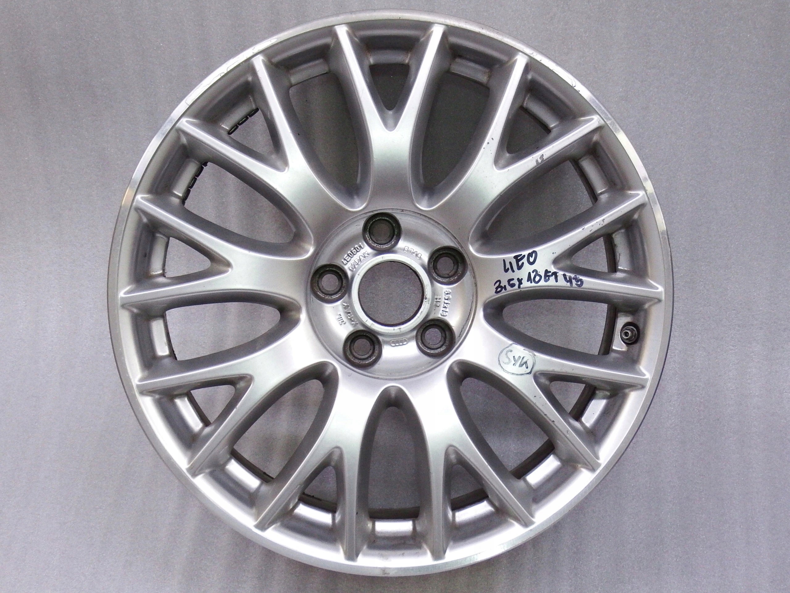 1x Alu Felge Audi A8 Aluminum rim 18 Zoll 8.5J 5x112 45ET 4E0601025AK