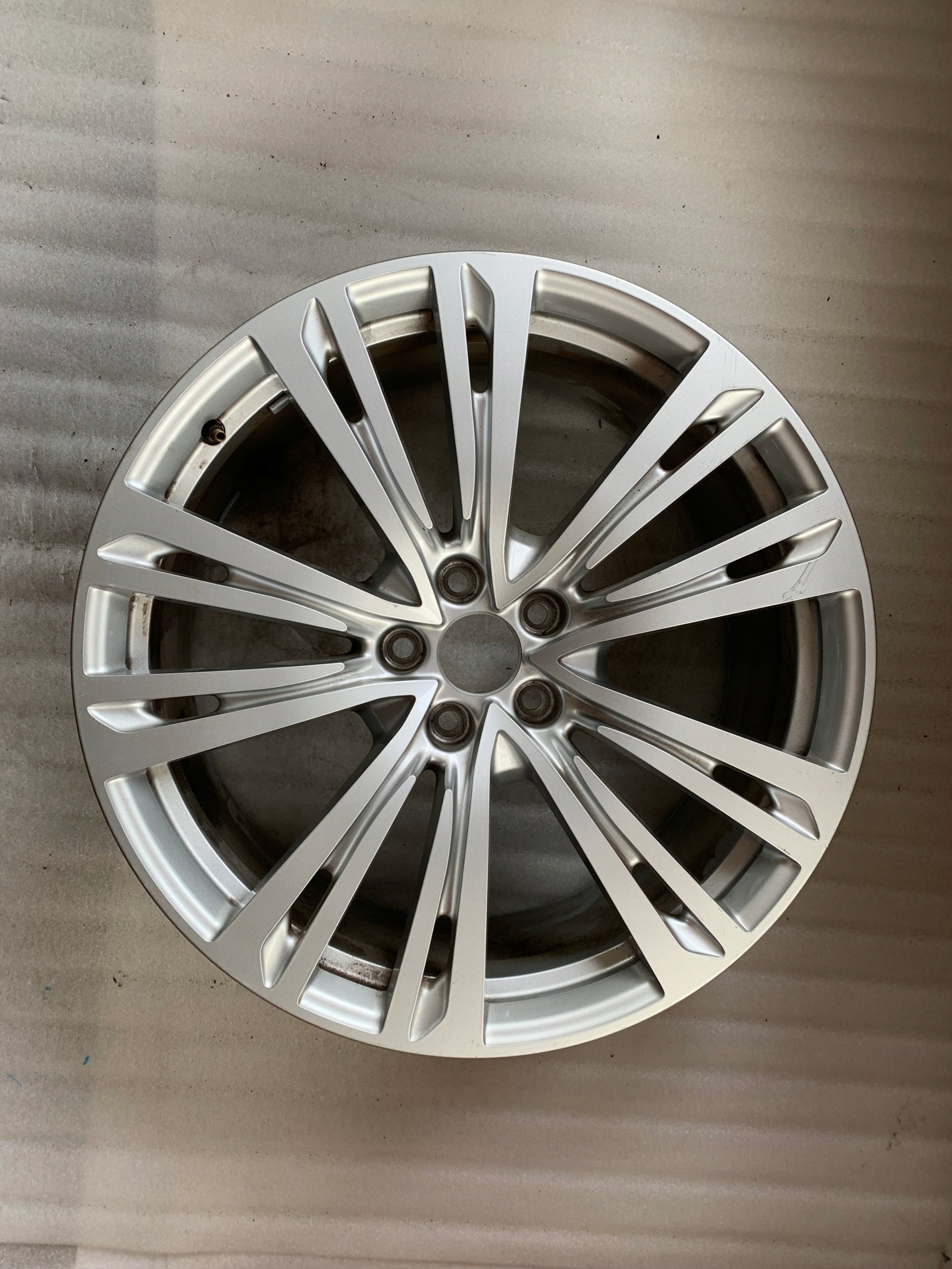  1x Alu Felge Audi A8 Aluminum rim 20 Zoll 9.0J 5x112 40ET 4N0601025Q product image