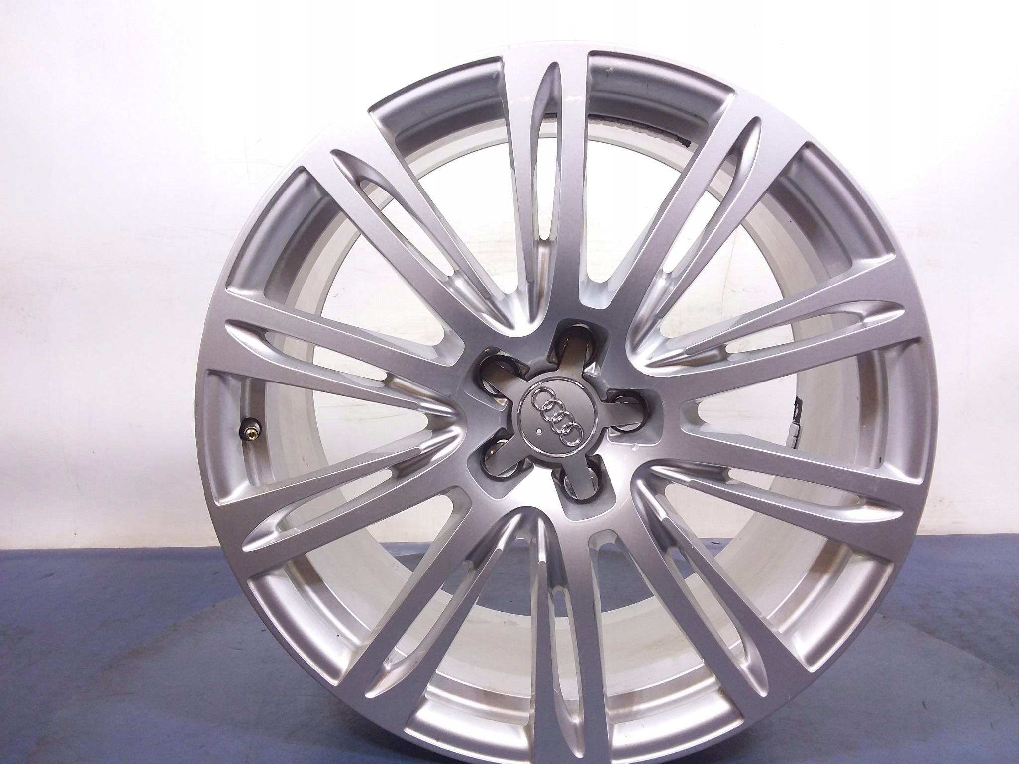 1x Alu Felge Audi A8 Aluminum rim 20 Zoll 9.0J 5x112 4H0601025AG