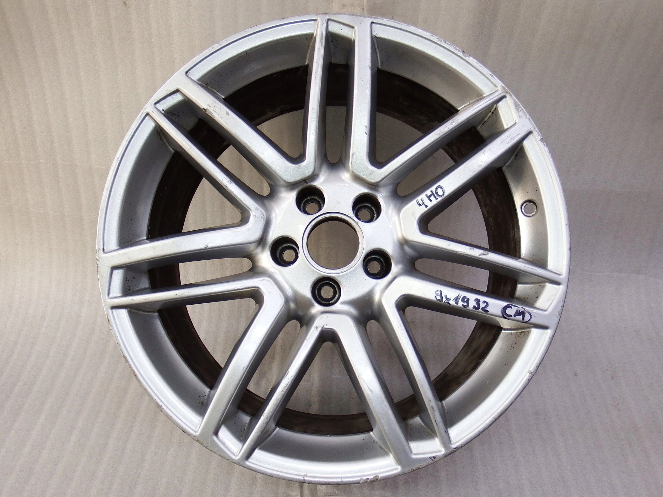  1x Alu Felge Audi A8 Aluminum rim 19 Zoll 9.0J 5x112 32ET 4H0601025CA product image