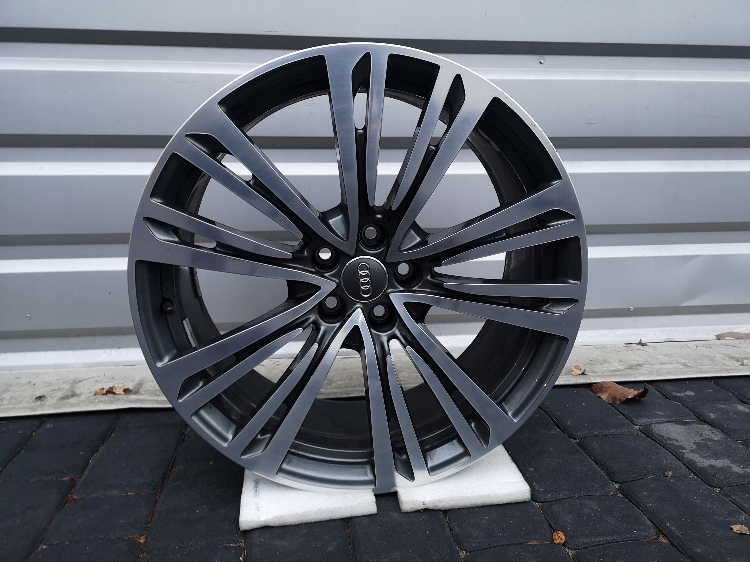 1x Alu Felge Audi A8 Aluminum rim 20 Zoll 9.0J 5x112 37ET