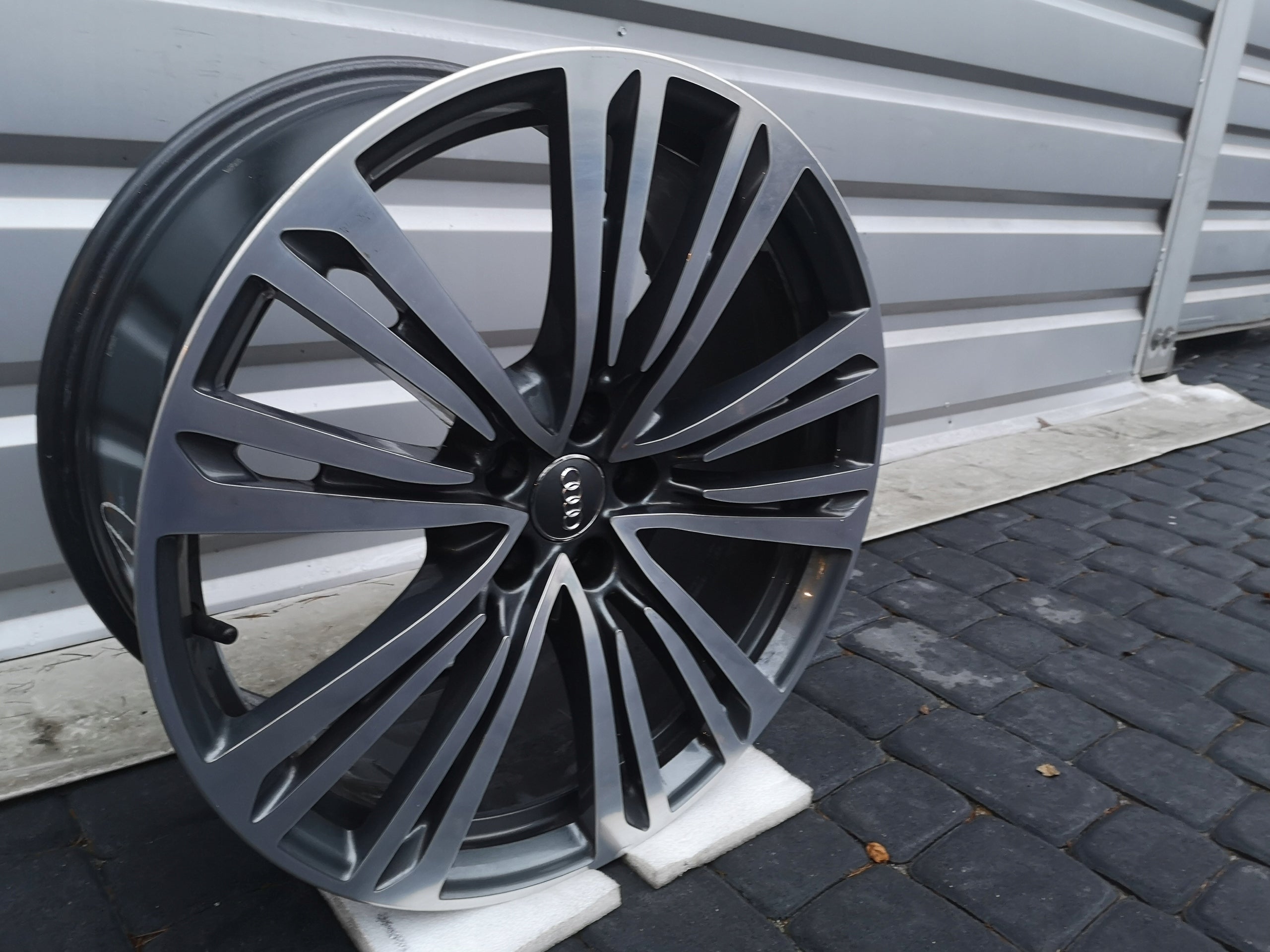 1x Alu Felge Audi A8 Aluminum rim 20 Zoll 9.0J 5x112 37ET