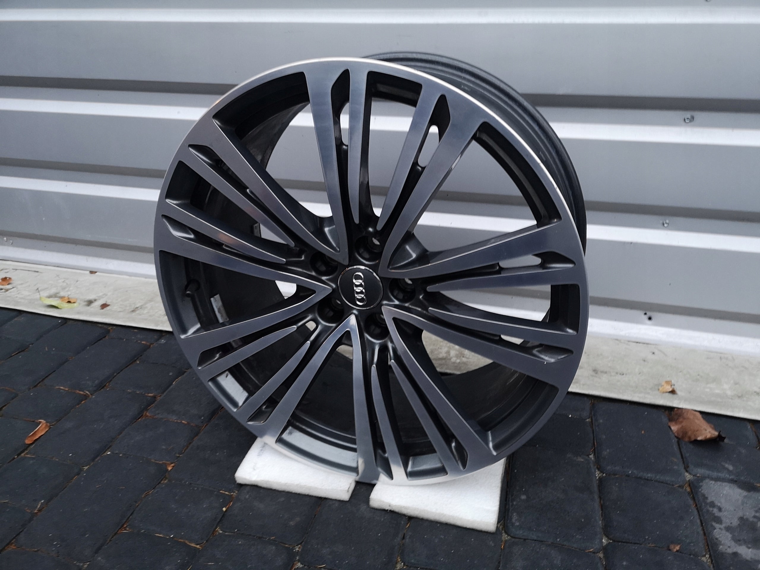 1x Alu Felge Audi A8 Aluminum rim 20 Zoll 9.0J 5x112 37ET