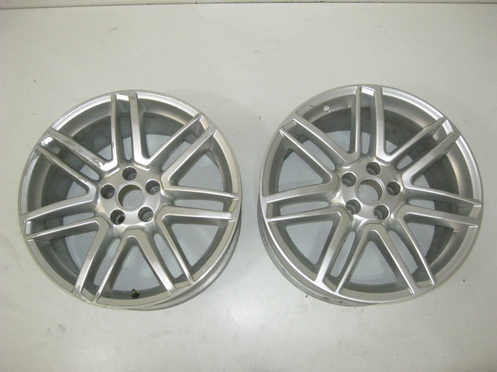  1x Alu Felge Audi A8 Aluminum rim 19 Zoll 9.0J 5x112 4H0601025CA product image