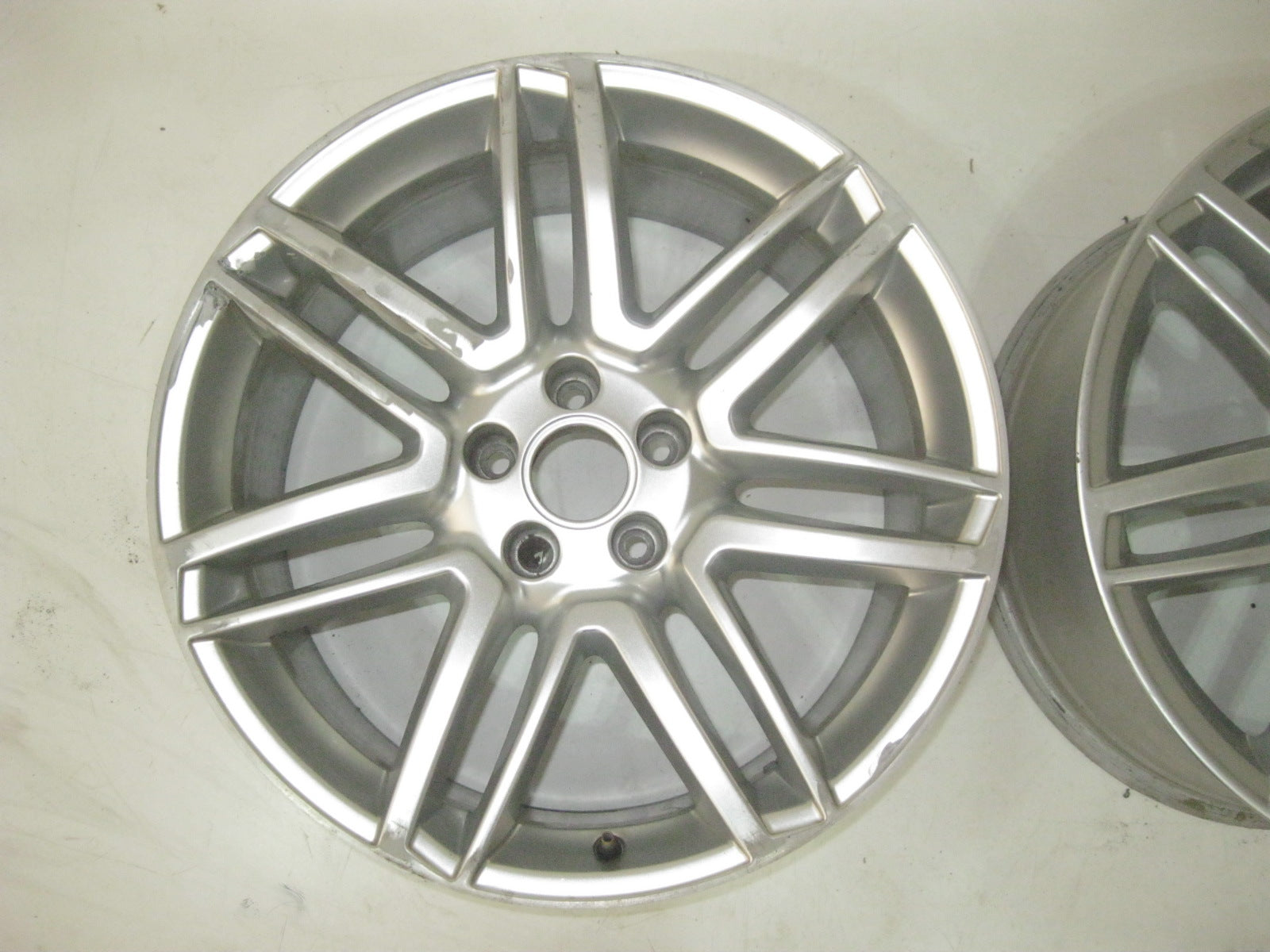 1x Alu Felge Audi A8 Aluminum rim 19 Zoll 9.0J 5x112 4H0601025CA