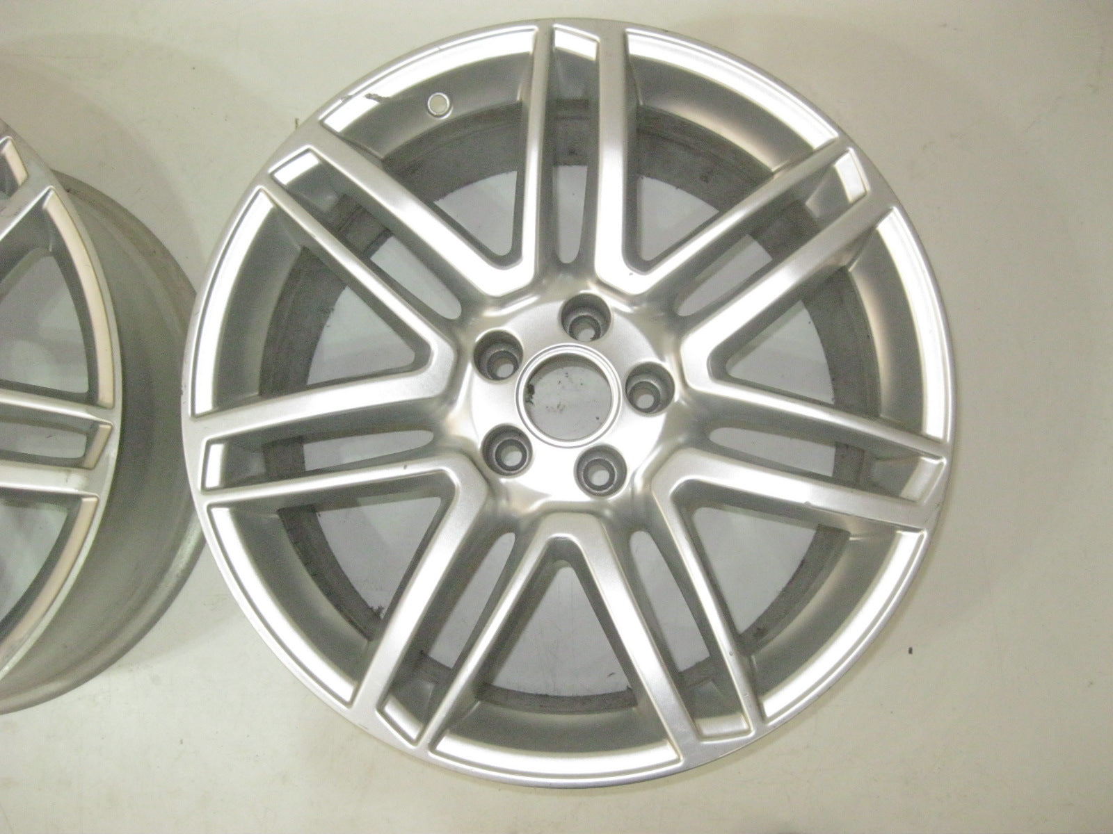 1x Alu Felge Audi A8 Aluminum rim 19 Zoll 9.0J 5x112 4H0601025CA