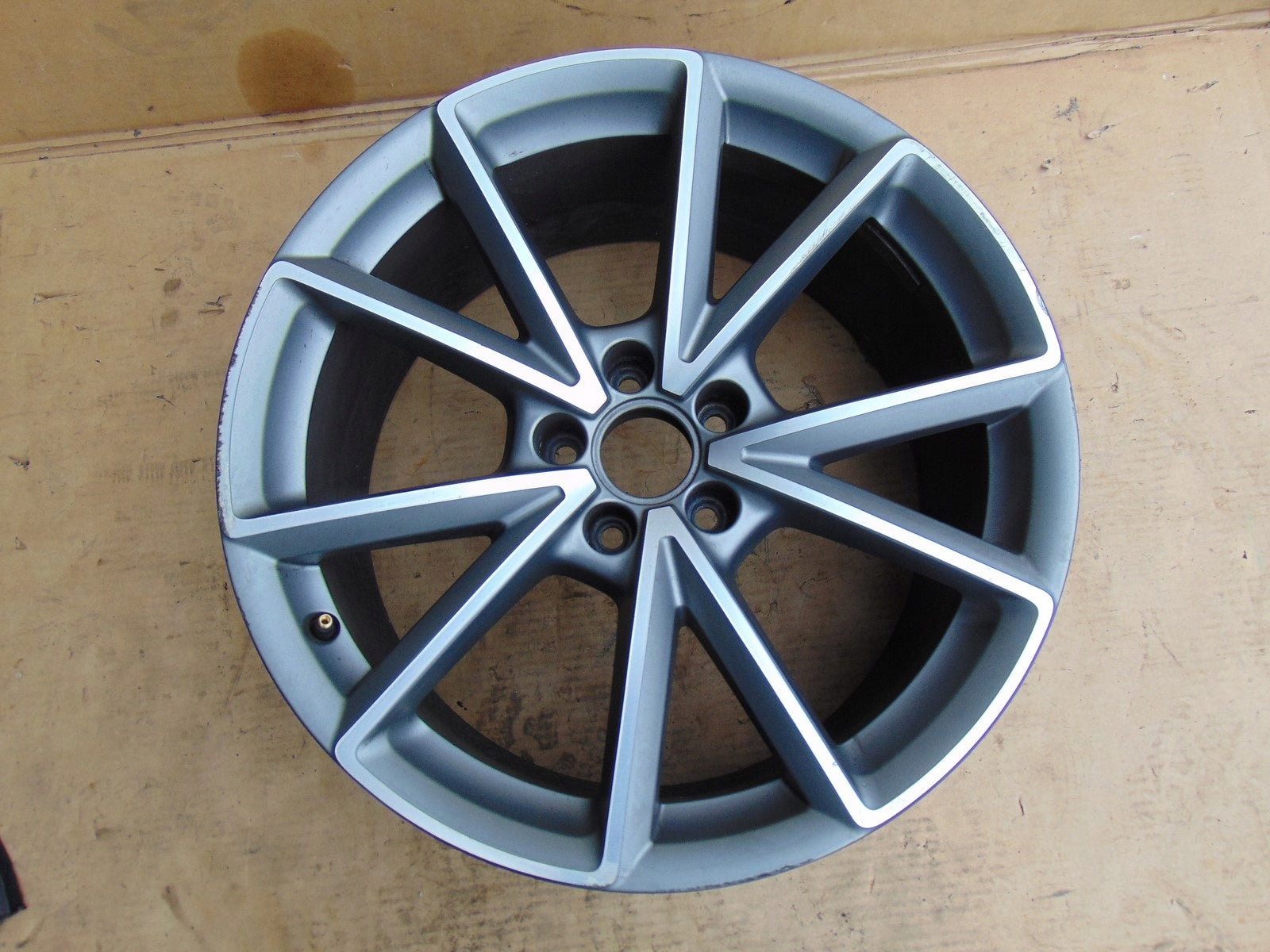 1x Alu Felge Audi A8 Aluminum rim 19 Zoll 9.0J 5x112 32ET 4H0601025CE