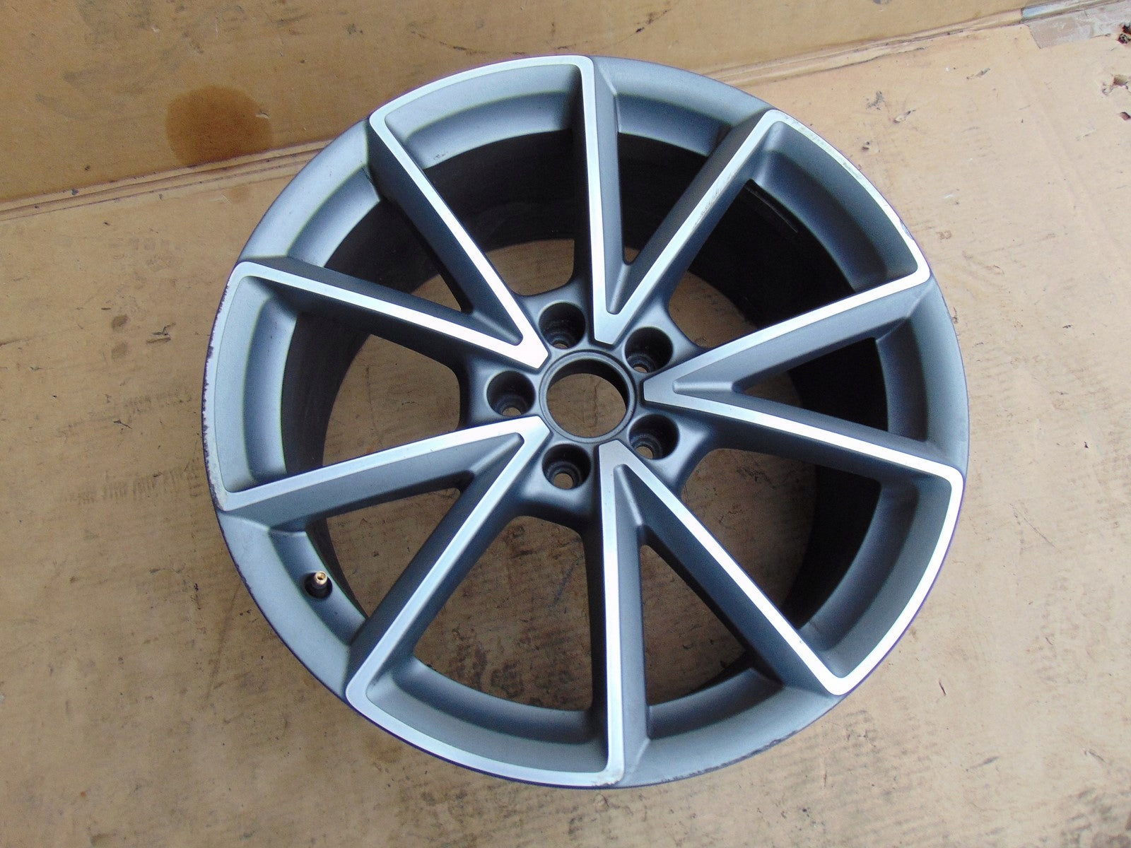 1x Alu Felge Audi A8 Aluminum rim 19 Zoll 9.0J 5x112 32ET 4H0601025CE