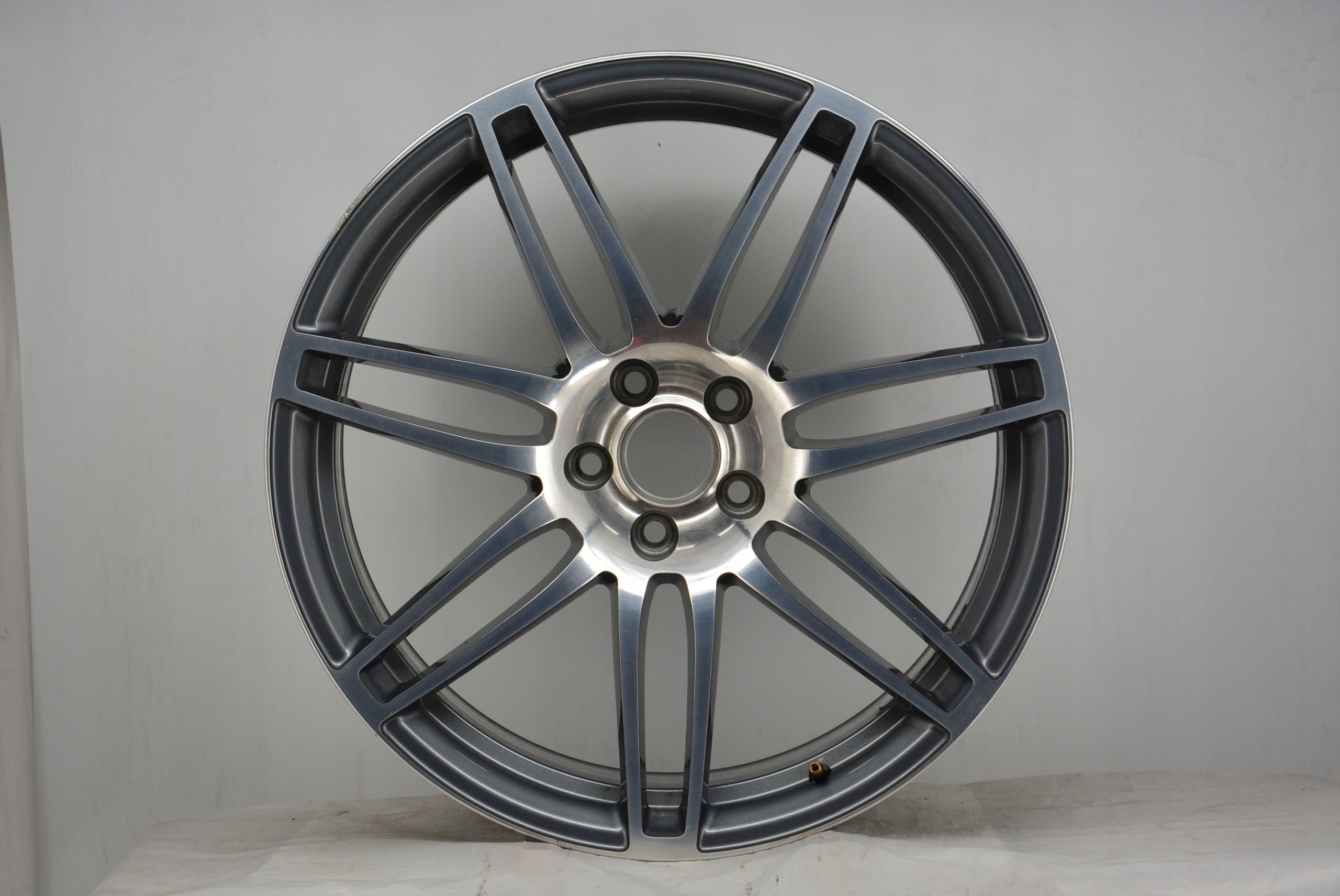  1x Alu Felge Audi A8 Aluminum rim 20 Zoll 9.0J 5x112 37ET 4H0601025AB product image